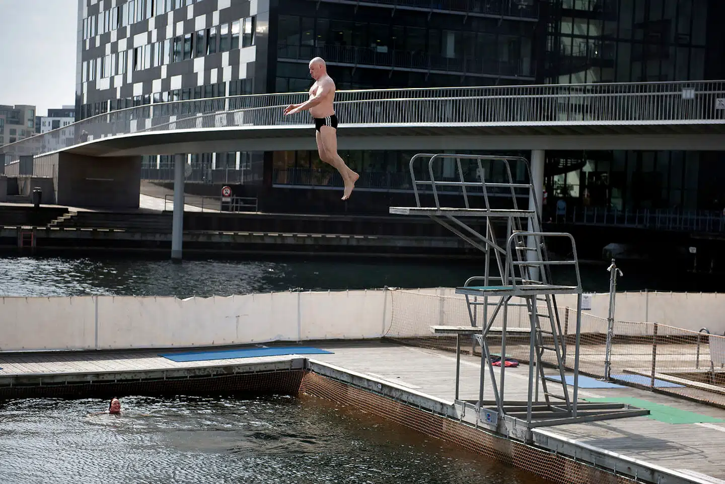 Hidtil har Københavns havnebade holdt åbent tre måneder om året. Men snart kan de også bruges i vinterhalvåret.