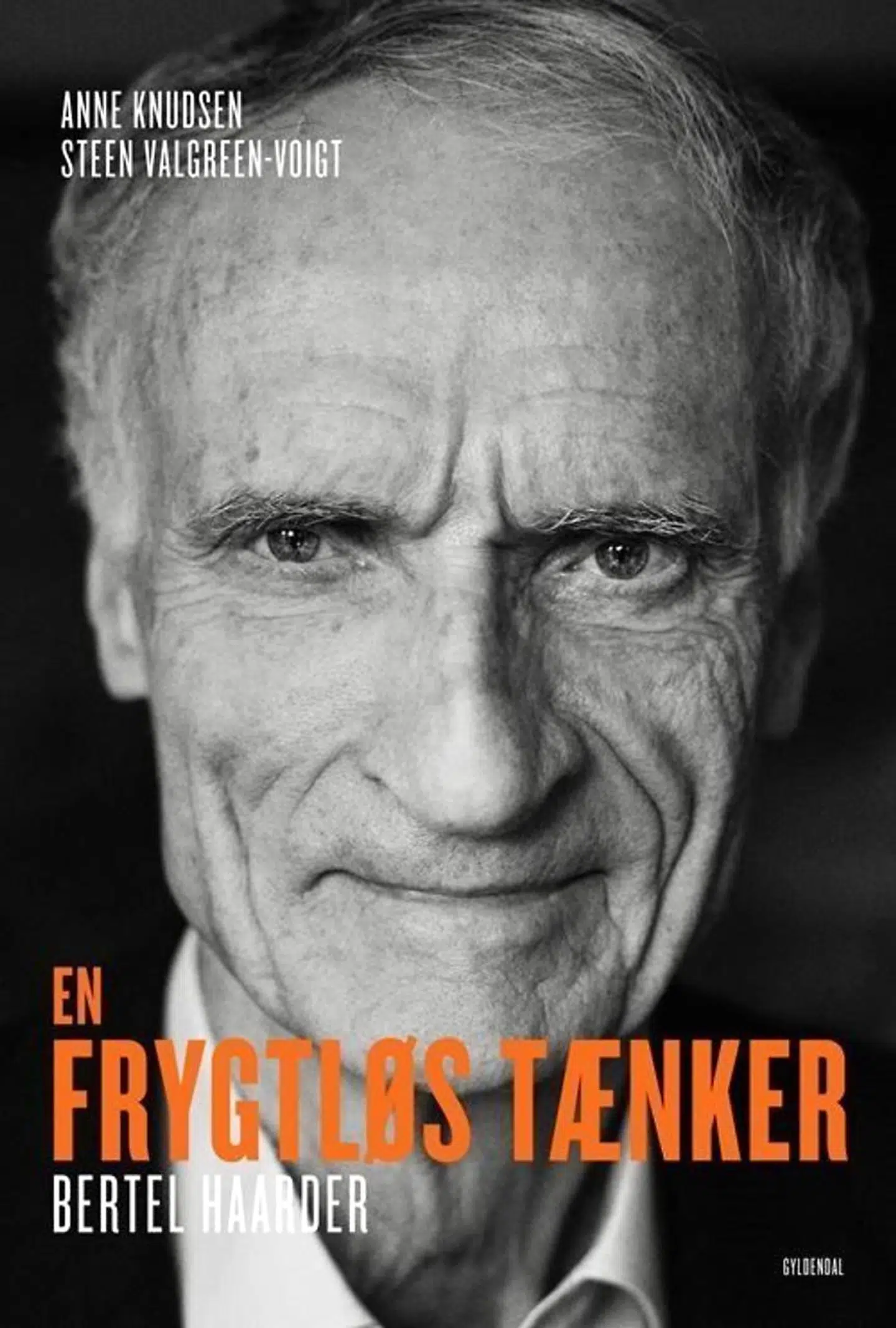 Vi får via hans egne ord et portræt af en dansk politiker, som har været med til at forme dansk politik i et par menneskealdre. Politikere kommer og går. Bertel Haarder består. I hvert fald til næste valg.