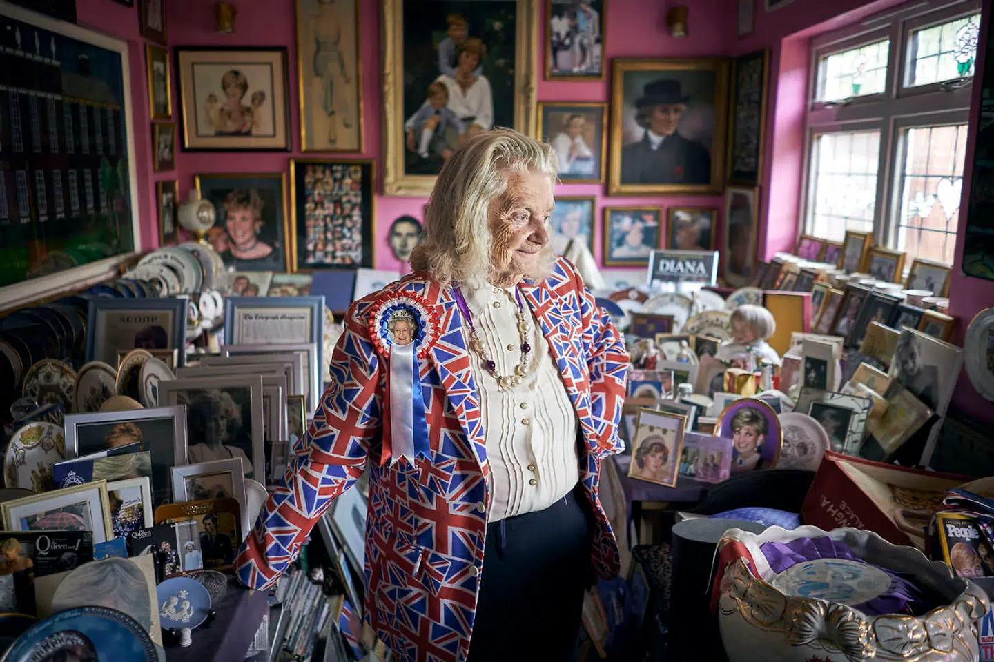 Margaret Tyler har altid holdt mest af lady Diana og dronning Elizabeth, som var hendes favoritter i det britiske kongehus. Nu er de begge væk. Hvad betyder det for den 78-årige britiske pensionists støtte til kongehuset?