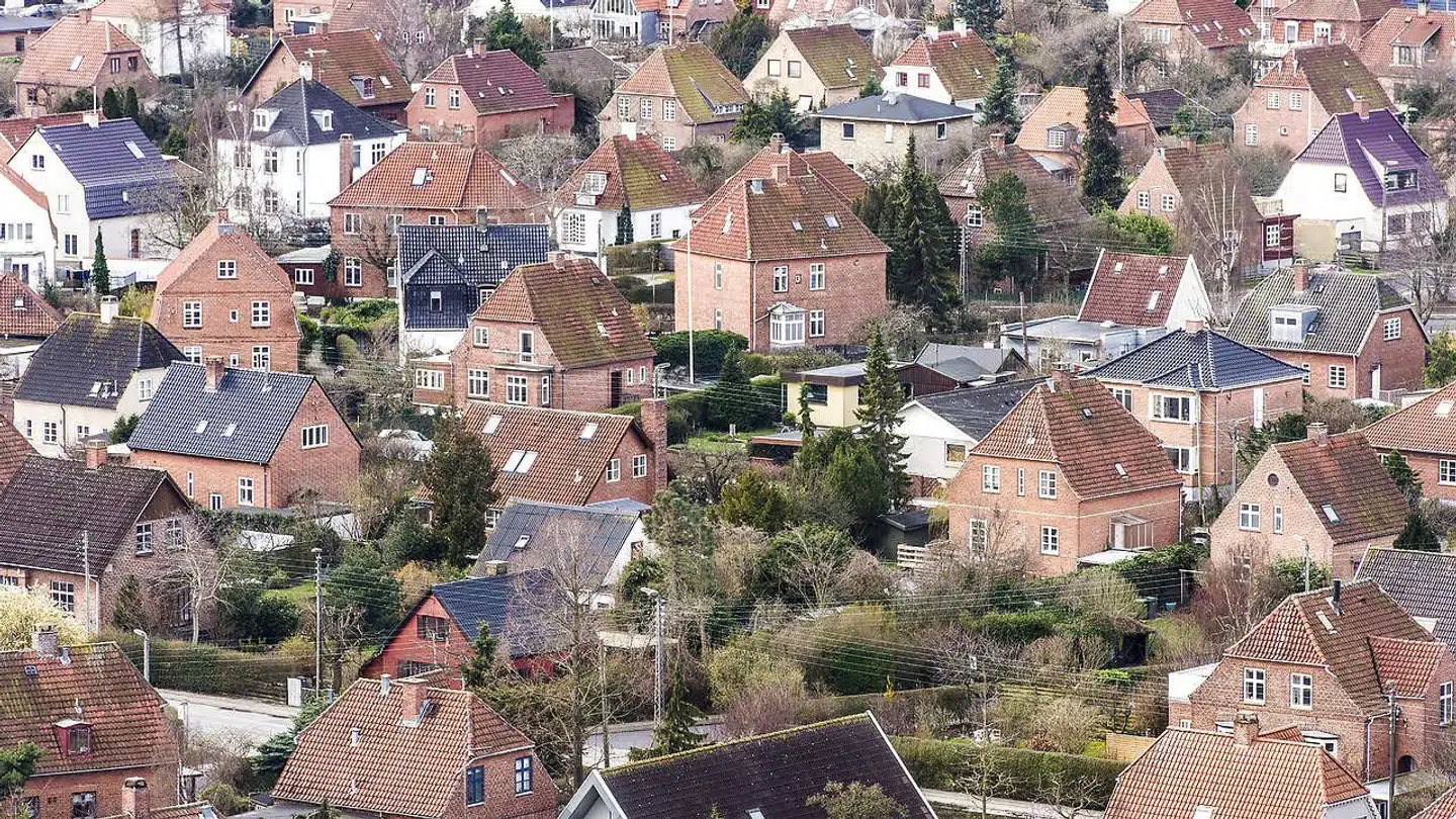 De nye ejendomsvurderinger ruller ud til landets boligejere. Men hvor præcise er de egentlig i forhold til de gamle vurderinger, der var voldsomt fejlbehæftede? Arkivfoto: Søren Bidstrup