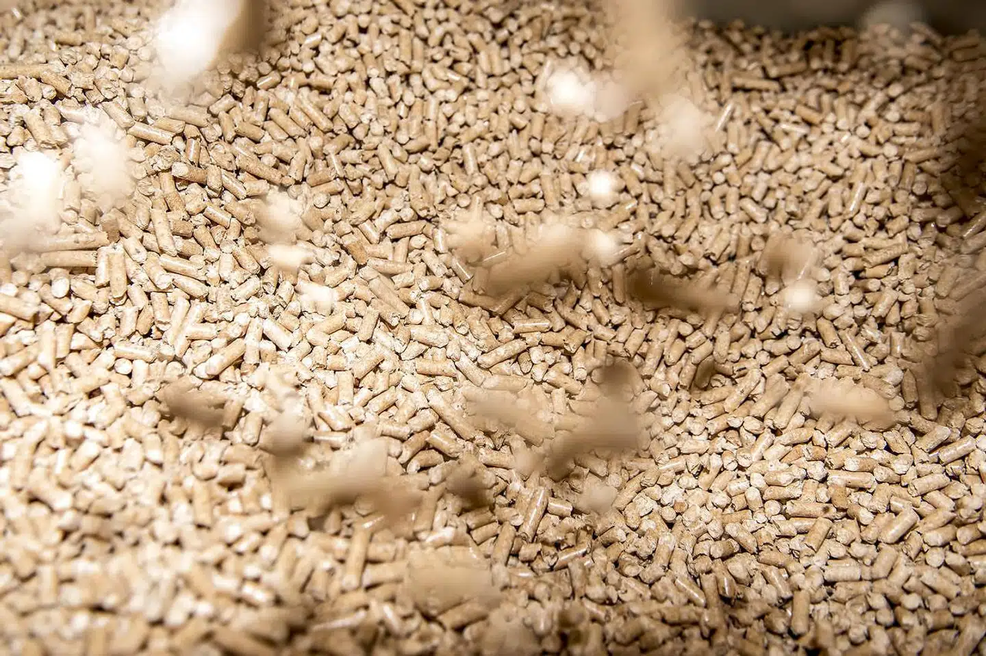 »Havde jeg beholdt mit oliefyr, ville det kun koste omtrent det halve. Efter den aktuelle listepris på fyringsolie ville jeg få en årlig varmeudgift på 42.000 kr. målt ud fra mit gamle forbrug af olie. Og olie er der altid at få,« skriver Rasmus H.C. Dreyer.