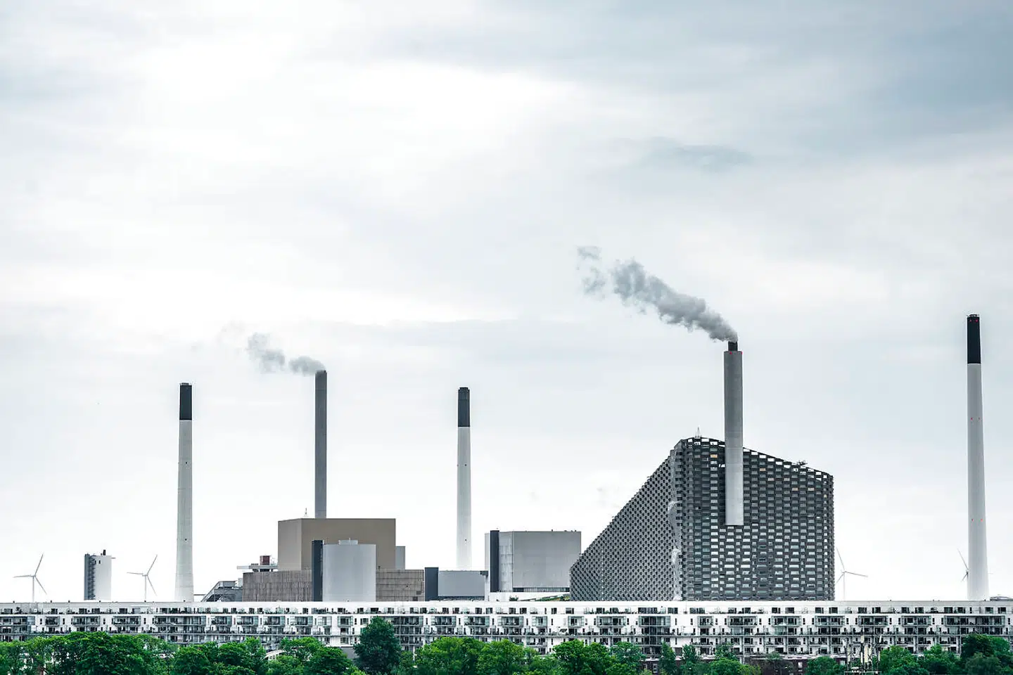 »Tag da for hulen at skabe grobund for en øget produktion af energi her og nu,« skriver Svend E. Just.