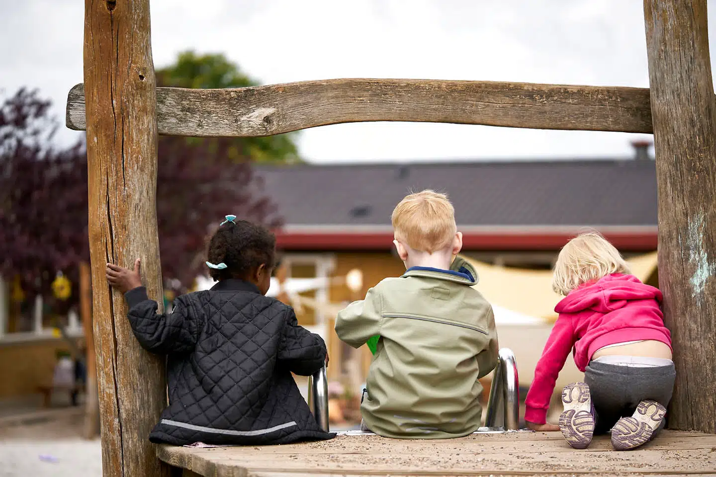 »Hvis vi skal have nok varme hænder til at tage sig af børnene, de ældre og de syge, kræver det en helt ny type velfærdssamfund med meget mindre bureaukrati, meget mindre centralisering og meget mere privatisering – ja, mindre politik,« skriver Amalie Lyhne.