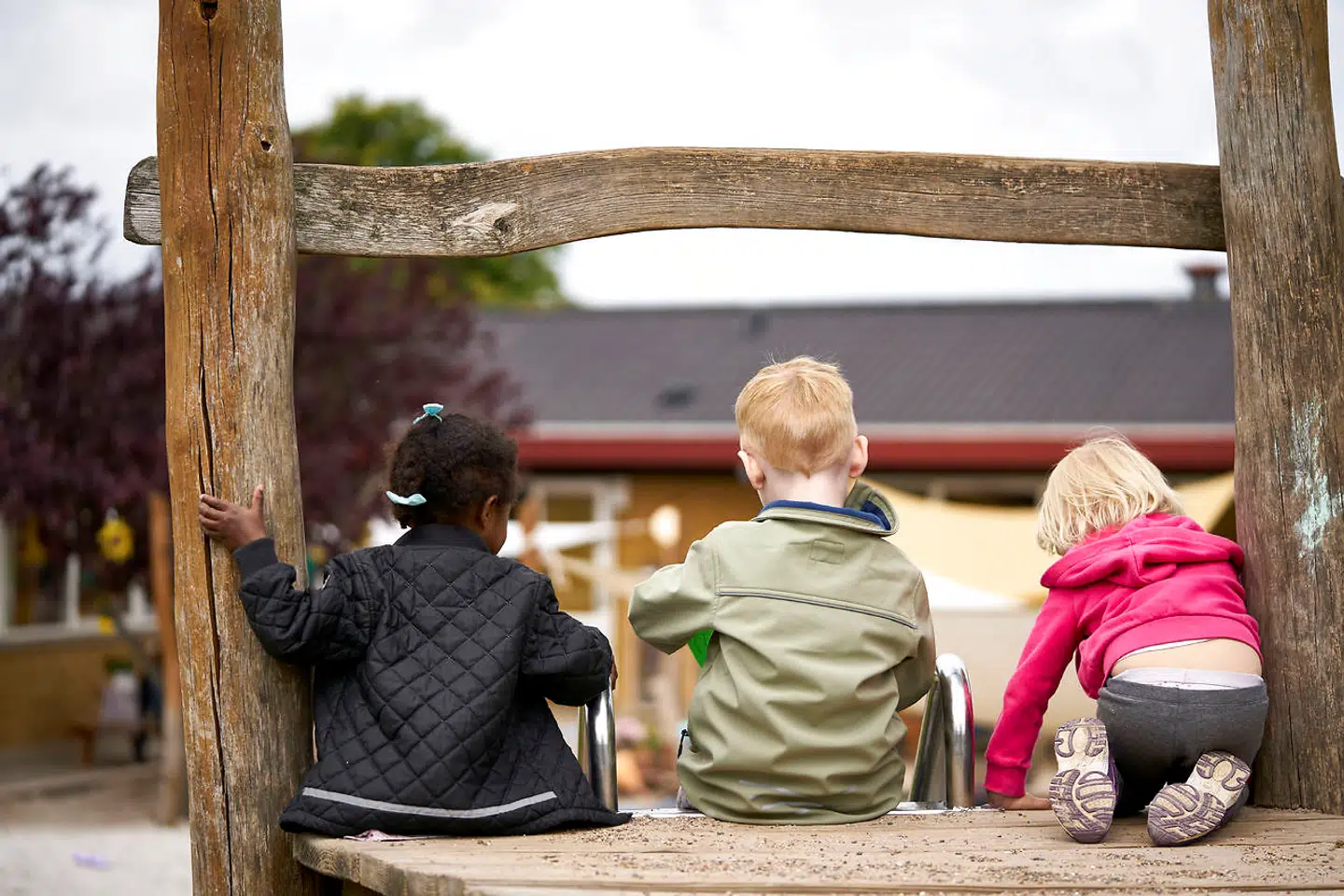 »Hvis vi skal have nok varme hænder til at tage sig af børnene, de ældre og de syge, kræver det en helt ny type velfærdssamfund med meget mindre bureaukrati, meget mindre centralisering og meget mere privatisering – ja, mindre politik,« skriver Amalie Lyhne.