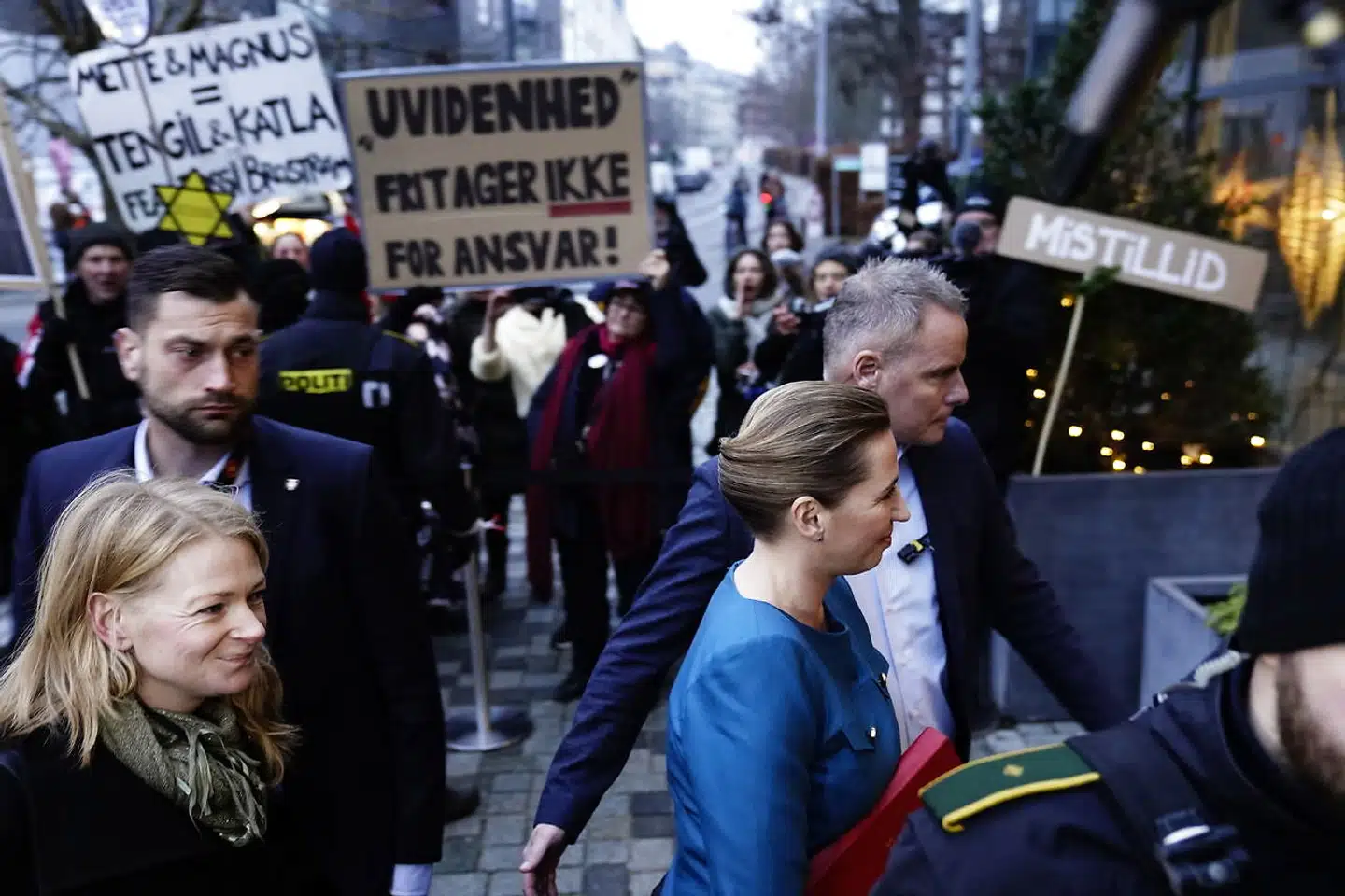 Statsminister Mette Frederiksen (S), da hun i december 2021 ankom til afhøringer i Minkkommissionen. Kritikken af Mette Frederiksens ageren under minksagen blev igen stærkt diskuteret, da kommissionen kom med sin beretning i sommeren 2022. Arkivfoto: Mads Claus Rasmussen/Ritzau Scanpix