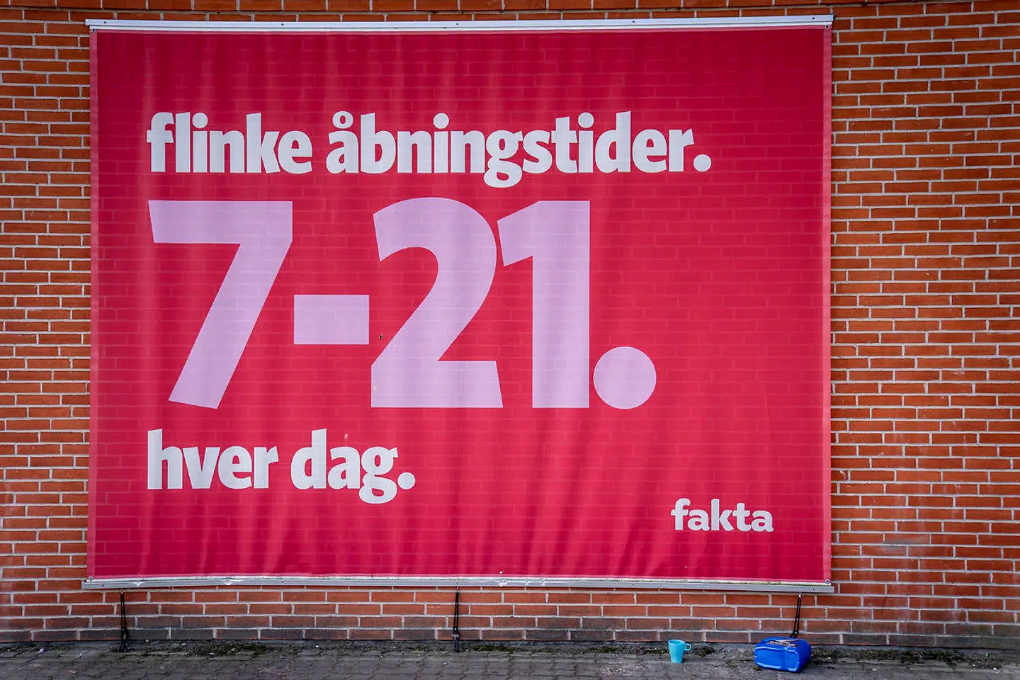 Fra onsdag bliver Kvickly og Superbrugsen slået sammen til én kæde, mens Fakta-butikkerne helt lukker, oplyser Coop i en pressemeddelelse. Fakta blev grundlagt i 1981 og købt af Coop i 1987.