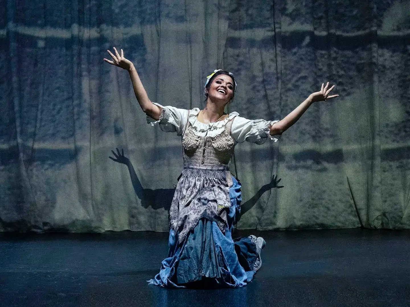 Askepot (Josy Santos) er så hjertensgod, at selv en prins må overgive sig.