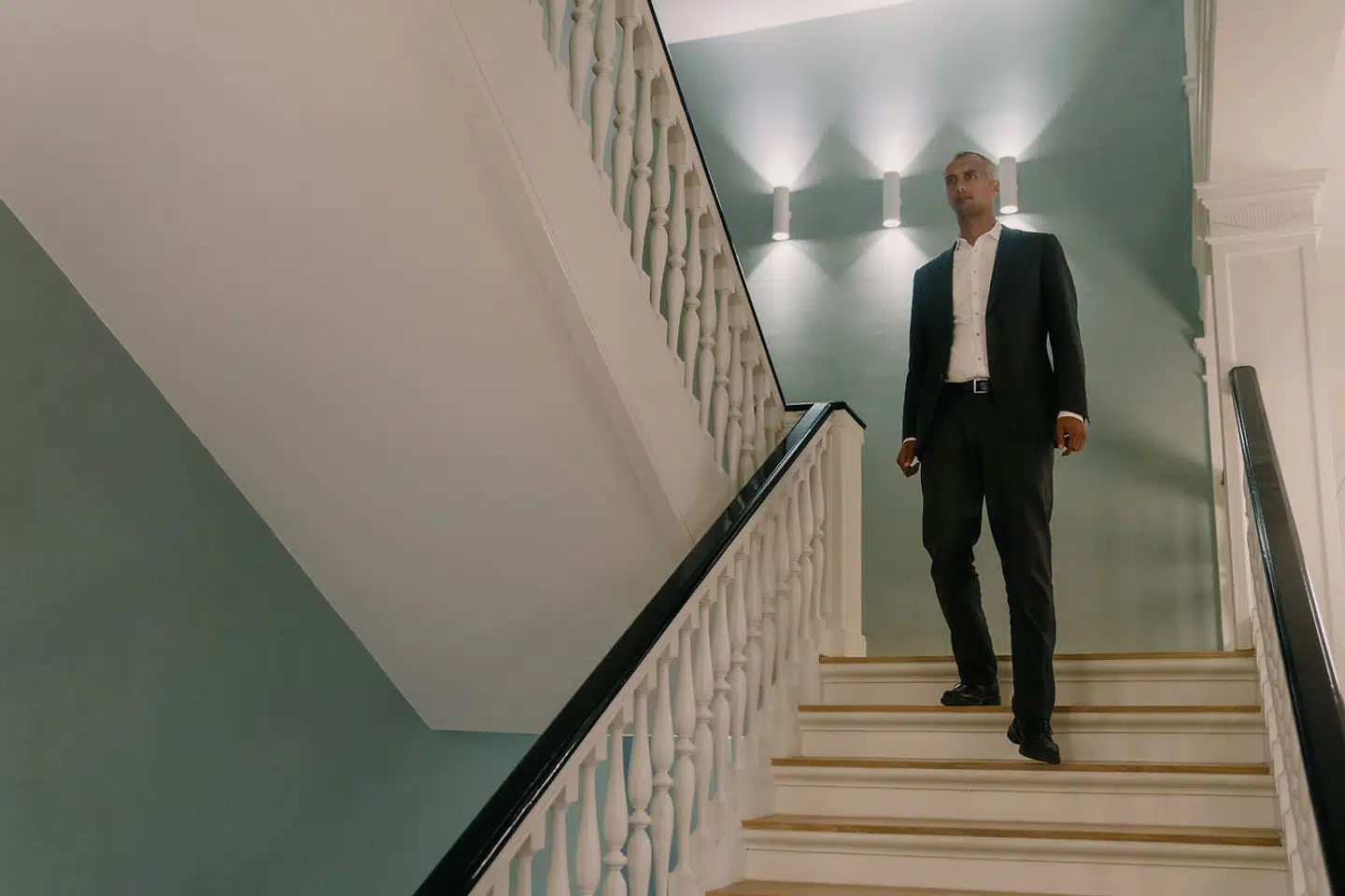 »Kommunerne skal også have mulighed for at supplere det tryghedsskabende arbejde med tryghedsvagter, der kan være synlige i områder med udendørs fester eller områder med særlig risiko for indbrud,« siger justitsminister Mattias Tesfaye (S) i en pressemeddelelse.