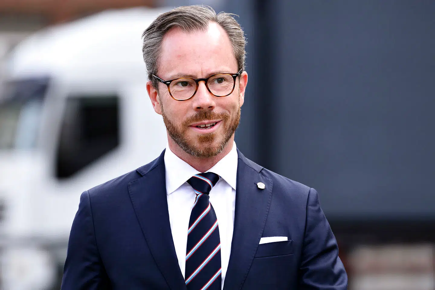 Jakob Ellemann-Jensen (V) ankommer til Flagdag for Danmarks udsendte med parade på Christiansborg Slotsplads i København, mandag den 5. september 2022. Kronprinsparret deltager og statsministeren, rigspolitichefen og forsvarschefen taler til paraden.. (Foto: Philip Davali/Ritzau Scanpix)