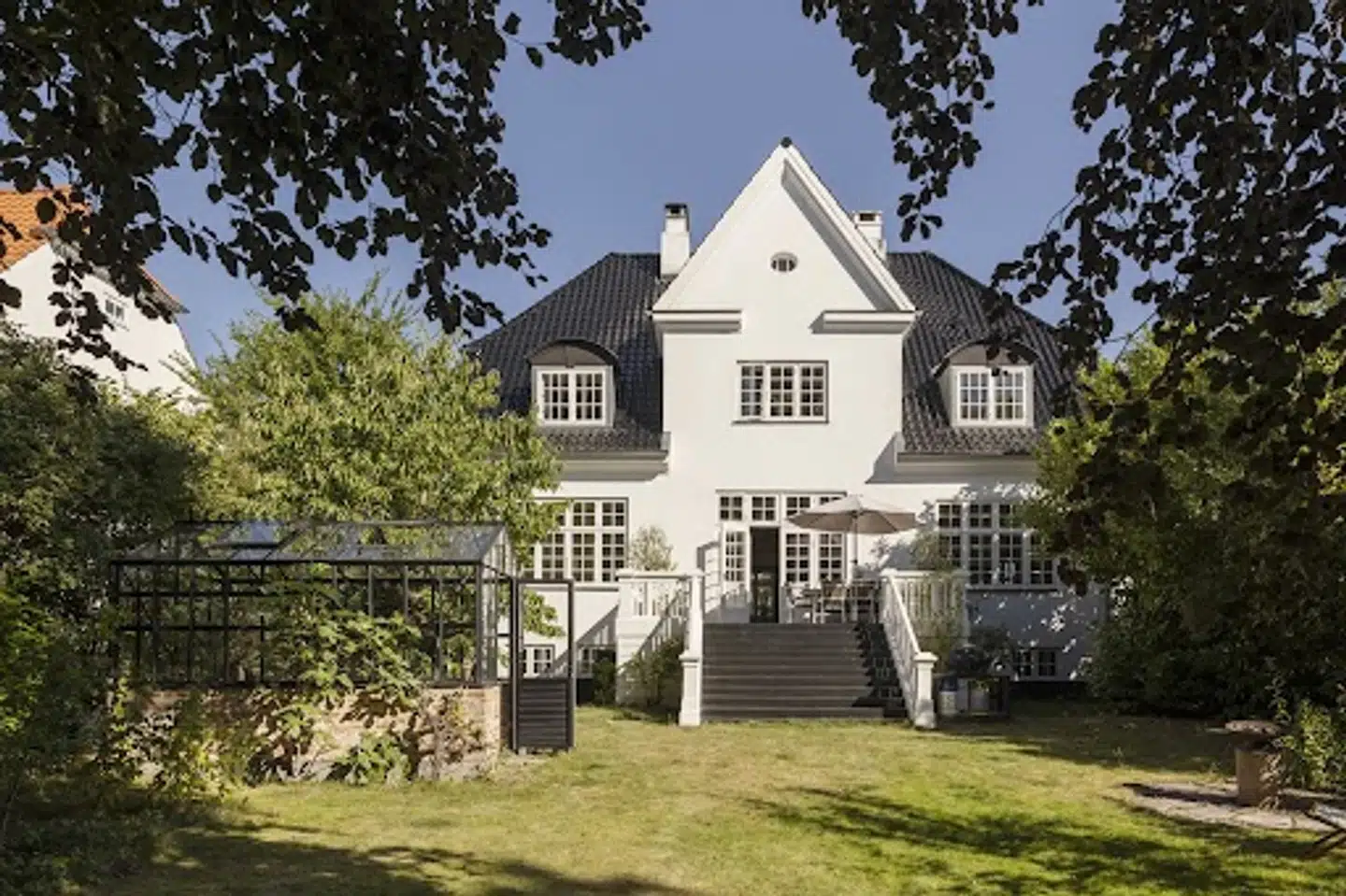 Villaen er steget voldsomt i værdi på to år. SF mener, man bør sænke rentefradraget.