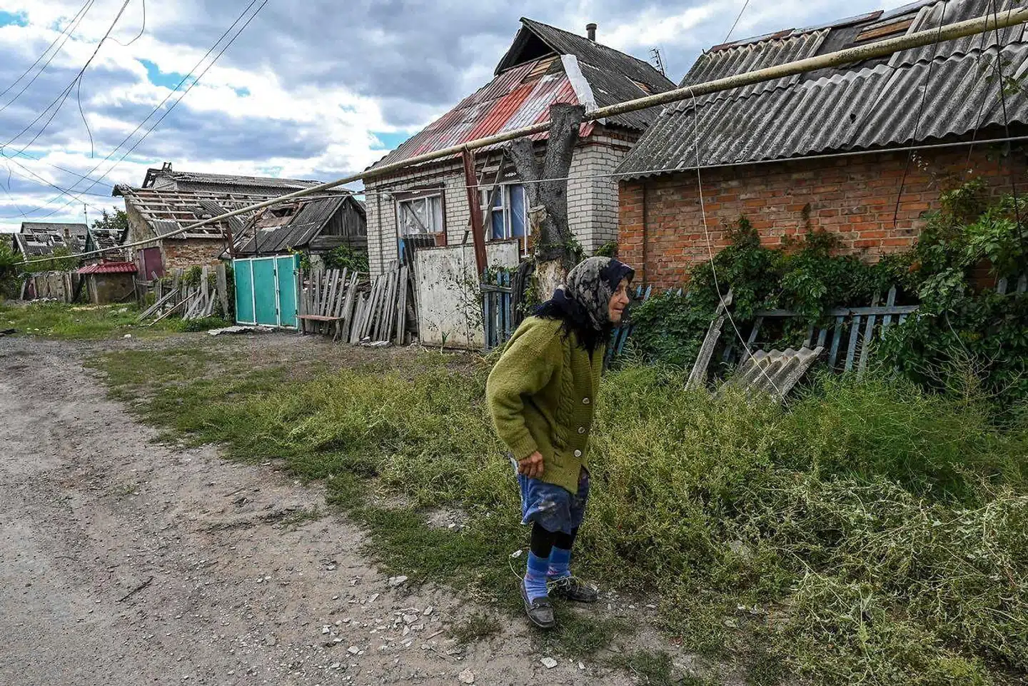 »Da krigen var mindre end en måned gammel, havde russiske soldater sendt tonsvis af bytte hjem. Soldater har altid plyndret, men jeg forbandt plyndringer med fortidens krige,« skriver Mads Fuglede.