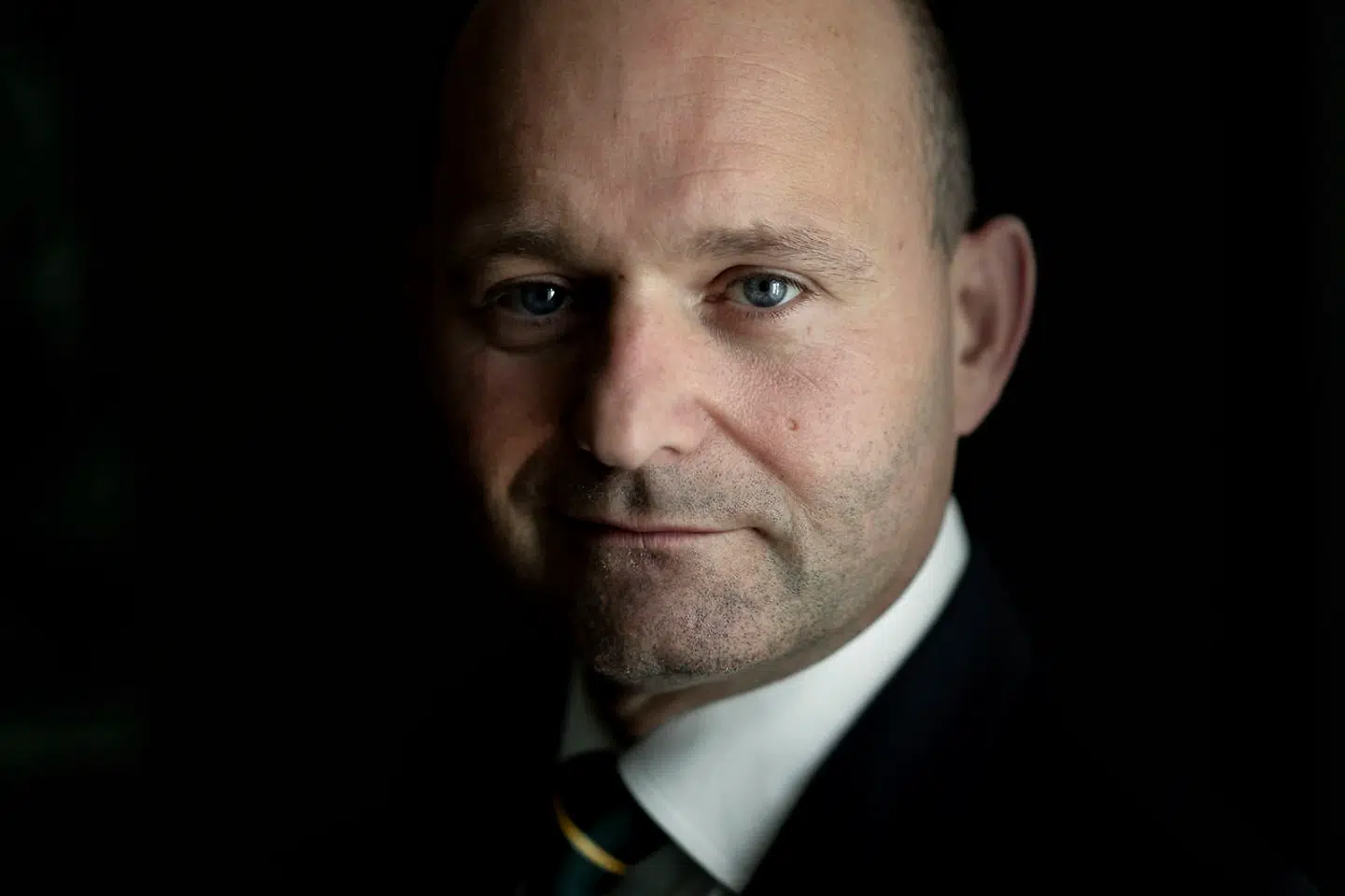 Søren Pape Poulsen må »forklare sig ordentligt. Det er ikke godt nok at insinuere antisemitiske motiver det ene øjeblik og dernæst at komme med en uklar beklagelse,« skriver Pierre Collignon i denne leder.