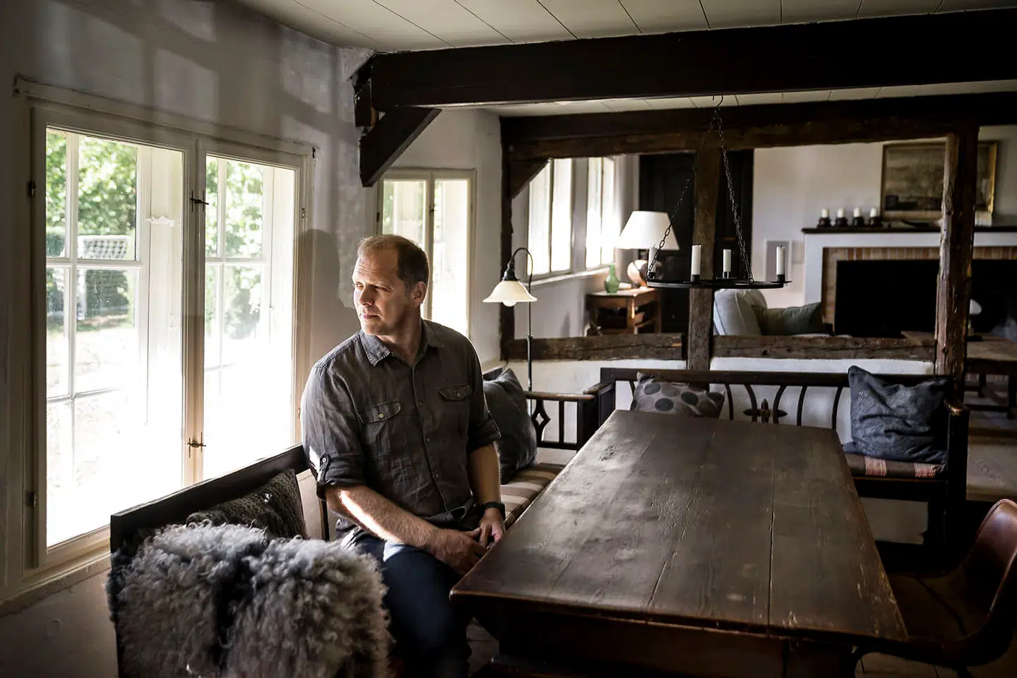 Peter Holst Andersen kan, som priserne er nu, se frem til en endog meget høj varmeregning i år. Helt op til 185.000 kroner. Næste kan den blive endnu højere, frygter han.