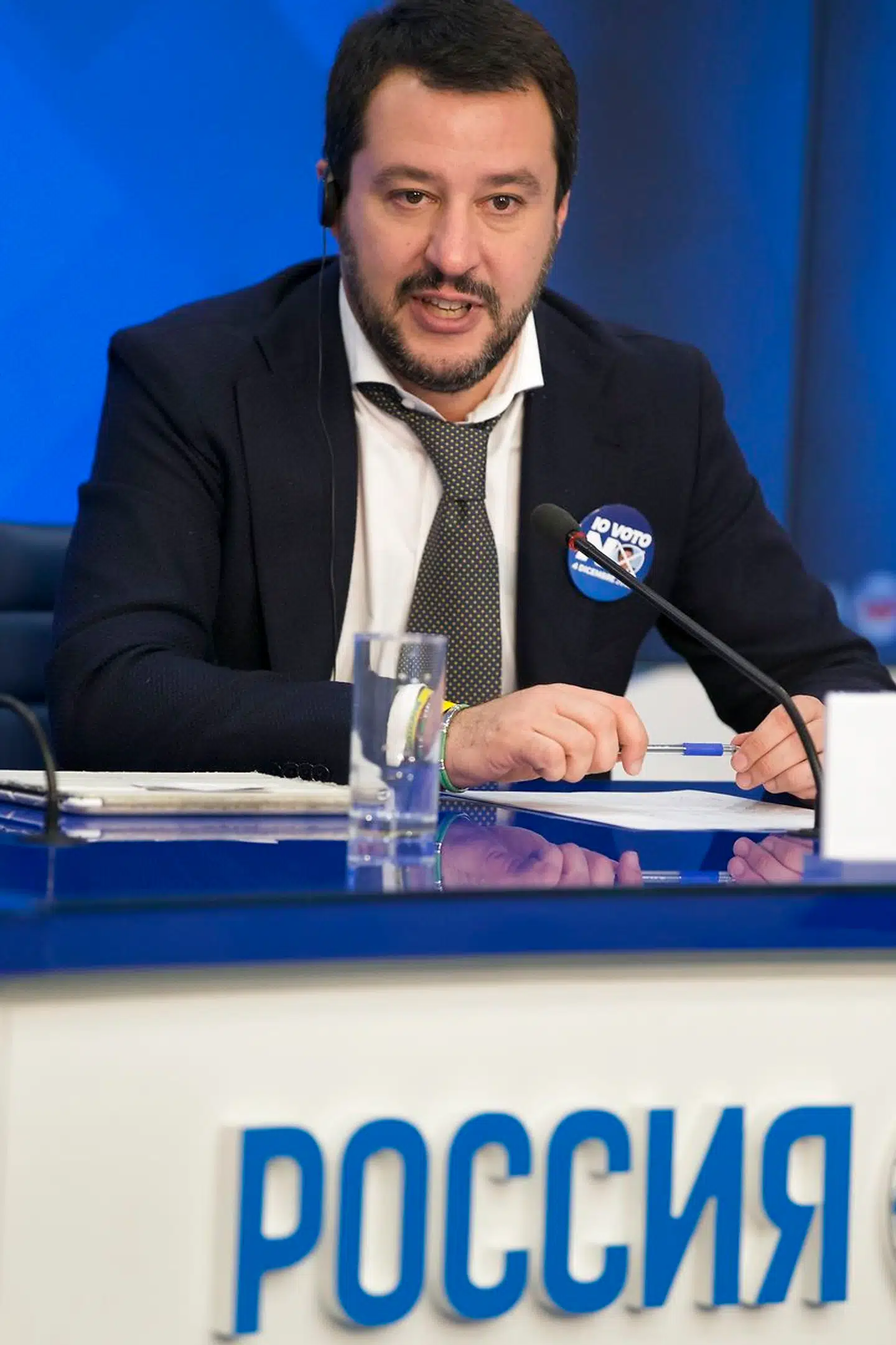 Den russiske indblanding skal angiveligt hjælpe Vladimir Putins bedste ven i italienske politik, Matteo Salvini, der her taler på en pressekonference i Moskva i 2016. Men den åbenlyse støtte til lederen af det højrenationale parti Lega kan give bagslag.