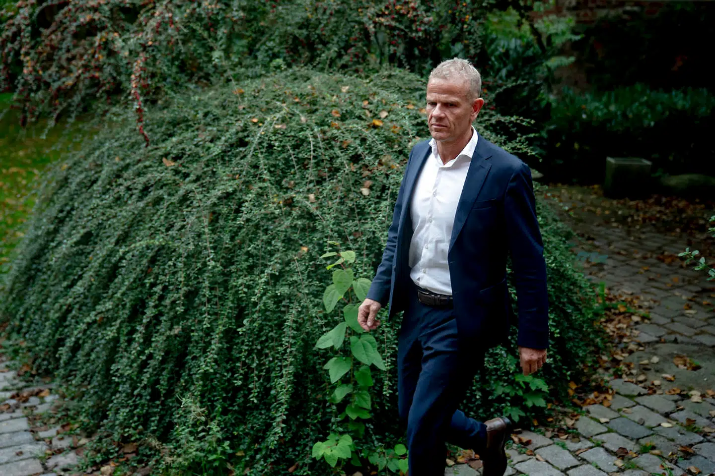 Lars Findsen er chef for Forsvarets Efterretningstjenste, men samtidig hjemsendt og sigtet for læk at højt klassificerede oplysninger.