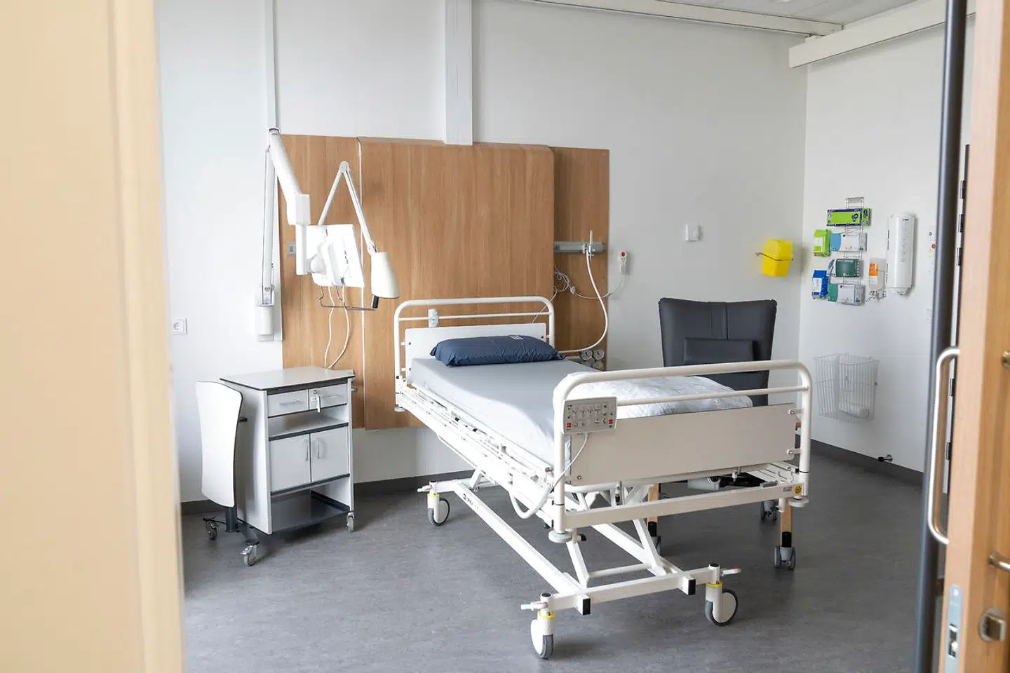 Region Hovedstaden er den region, som har færrest hospicepladser pr. 100.000 indbyggere. Det europæiske selskab for palliation mener, at der i Danmark på landsplan mangler omkring 200 hospicepladser.