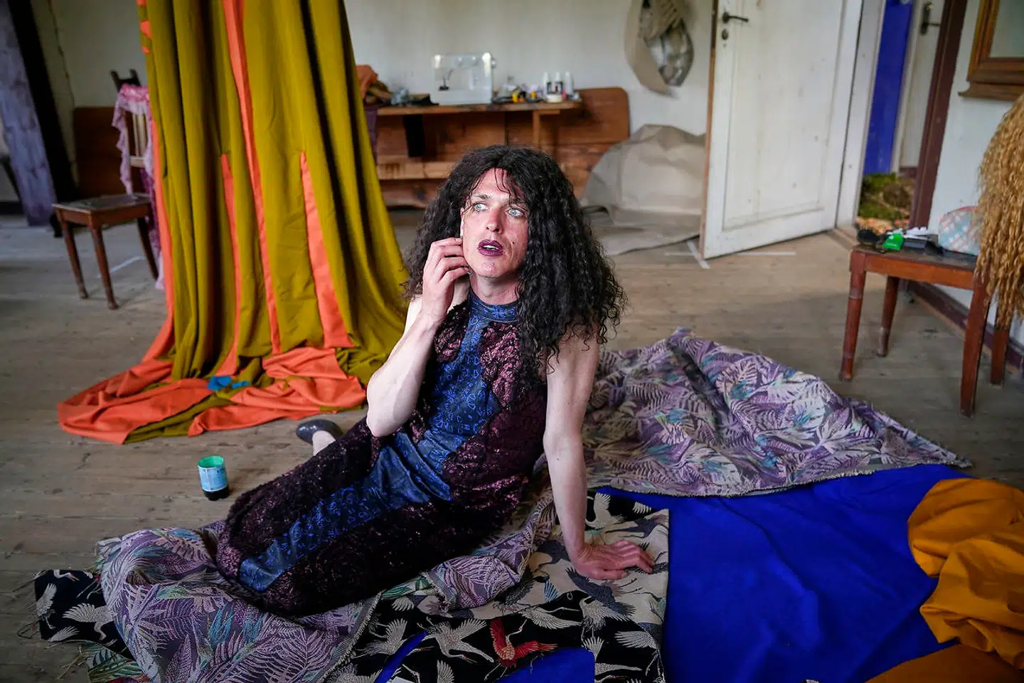 Adam Christensen er med i 3. sæson af DR-programmet »Kunstnerkolonien«. Adam Christensens treårige legat nævnes nu af Inger Støjberg som et eksempel på kunststøtte der er »stukket helt af«.