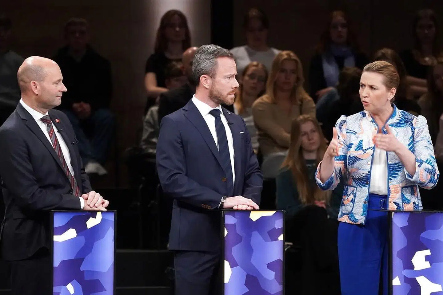 »Jeg vil antage, at det denne gang ikke er nok, at man som vælger kan identificere sig med en politiker: Man skal virkelig kunne lide vedkommende og have sympati for den, man stemmer på. Det vil være vigtigere end noget som helst andet,« skriver Michael Feder.