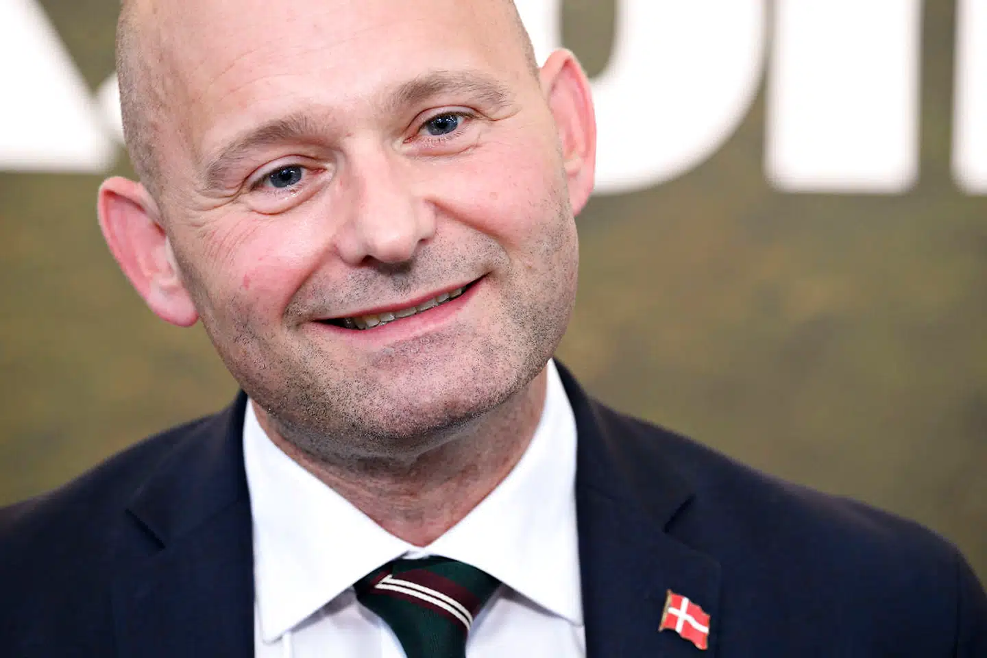 »Den konservative plan er blevet kritiseret af visse professorer som Michael Svarer og Hans Jørgen Whitta-Jacobsen. En kritik som Jakob Ellemann i Politiken gentog i torsdags. (...) Kritikken må bero på, at de ikke har læst den Konservative plan, eller at de har misforstået den,« skriver Mads Lundby Hansen.