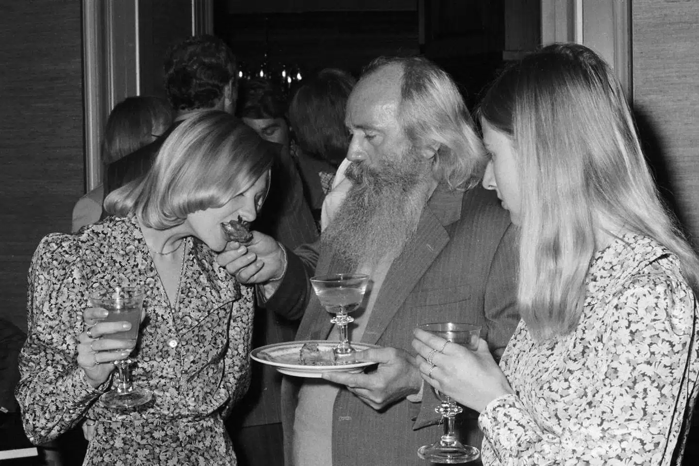 »Der er intet formildende at sige om Spies’ udbytning af unge piger, men en smule research afslører at hans uterligheder begyndte længe før det forkætrede år 1968,« skriver Adam Holm.