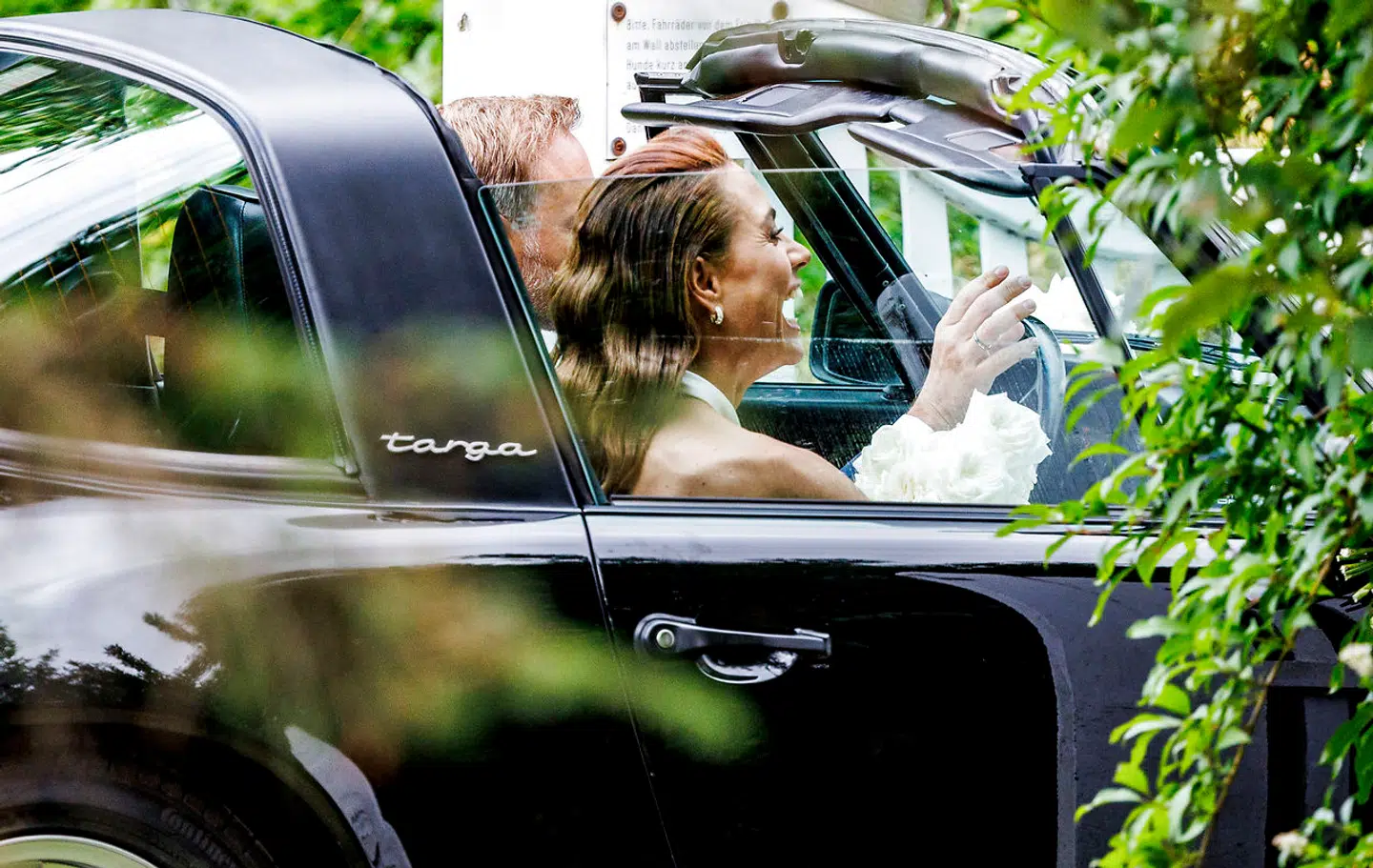 Den tyske finansminister, Christian Lindner, elsker smarte biler. Det lægger han ikke skjul på. Heller ikke da han forleden blev gift på den mondæne feriø Sild, og han og hans brud, Franca Lehfeldt, kørte fra kirken i en Porsche Targa.