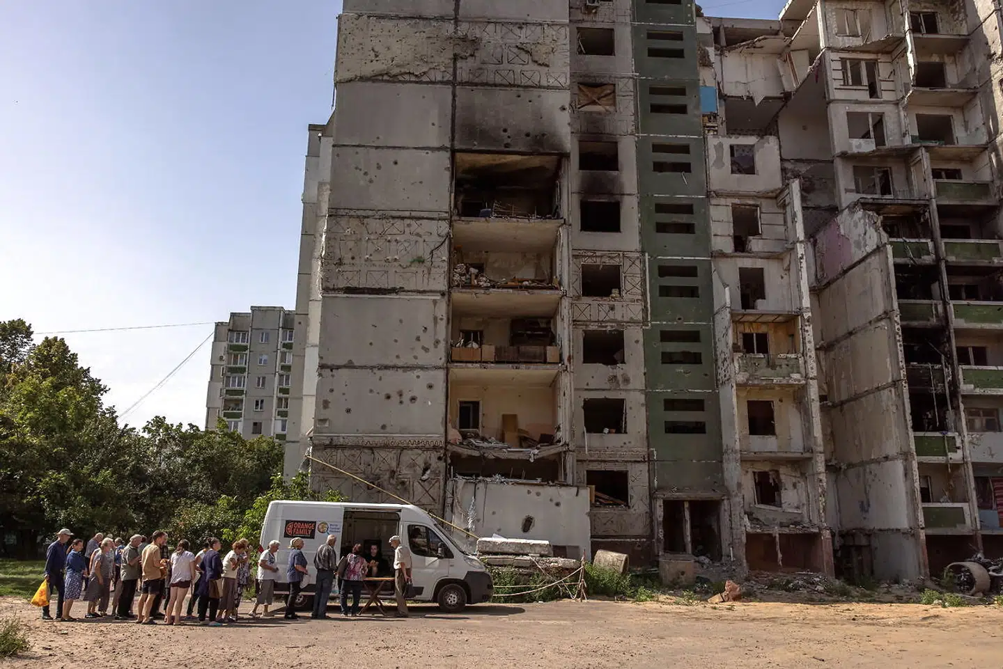 »I juni etablerede vi en dialog med regionens guvernør. Siden har vi haft meget konstruktive samtaler med Tjernihiv-regionens lokale embedsmænd, og vi har talt om, hvordan Rockwool bedst muligt kan støtte genopbygningsindsatsen. Vi er opmuntrede af den positive dialog,« siger Rockwool-formand Thomas Kähler.