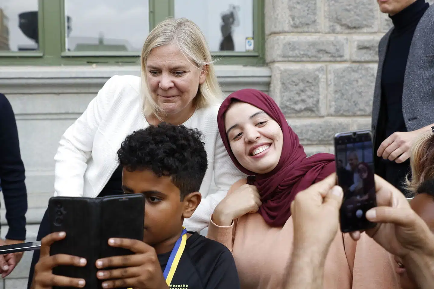 Statsminister Magdalena Andersson (S) er på valgturné i Sverige i disse uger. Lørdag måtte hun tage den tunge tur til byen Eskilstuna, hvor en mor og hendes søn fredag aften blev ramt af skud, formentlig under et bandeopgør.