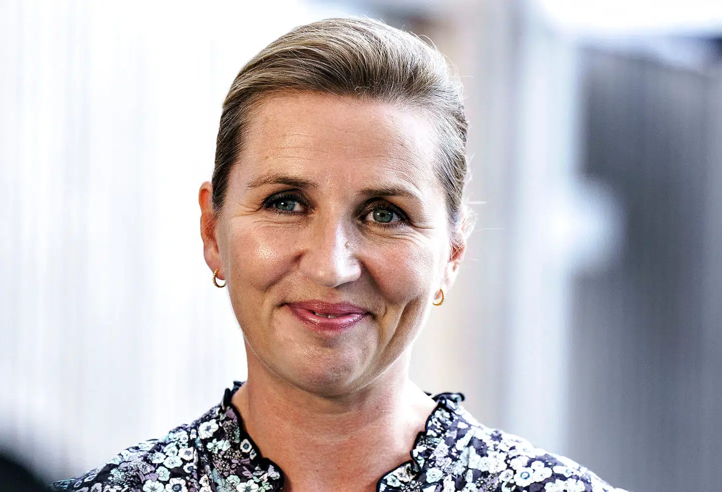 Statsminister Mette Frederiksen (S) melder sig villig til i Christiansborg-regi at diskutere det sprængfarlige emne om offentligt ansattes løn. Hun vil dog ikke love mere i løn og peger ikke på bestemte grupper – hverken sygeplejerskerne eller andre.