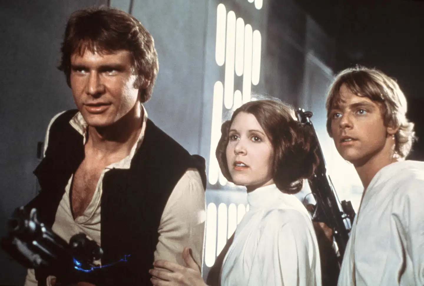 Til venstre ses Star Wars-karakteren Han Solo med laserpistolen, som nu er blevet solgt. (arkivfoto)