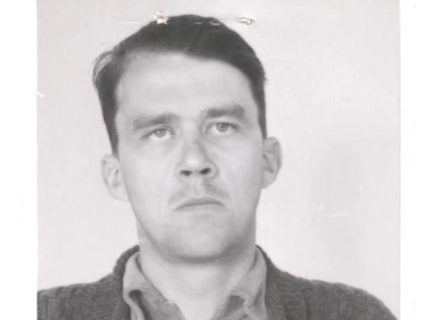 Det tyske Erkennungsfoto af Preben Holger Larsen, hvor han ses uden sine ellers vanlige briller.