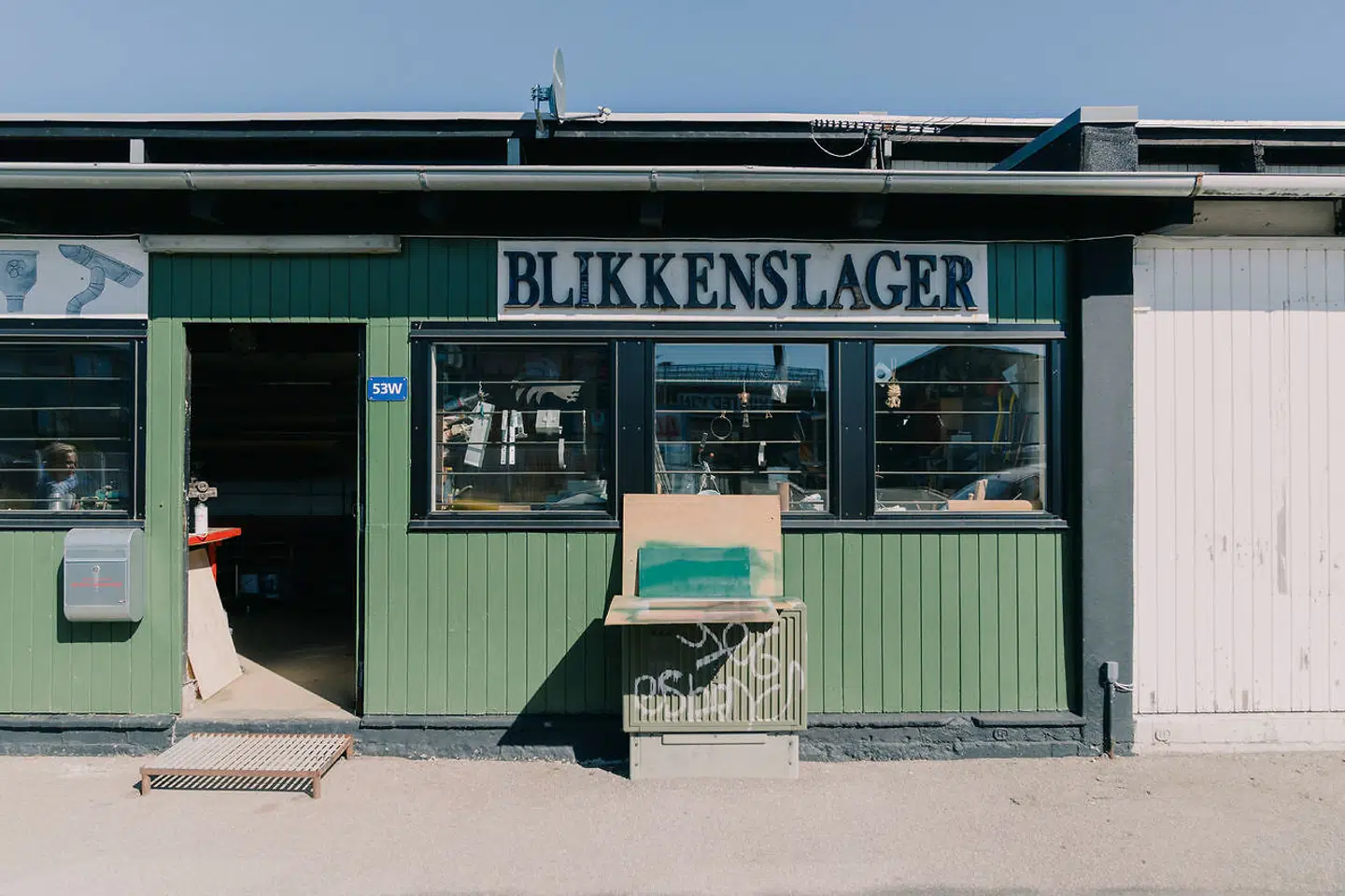 Bjarne Ørbækkers blikkenslagerværksted i Sydhavnen. Han har boet i området i 37 år. Foto: Rune Øe