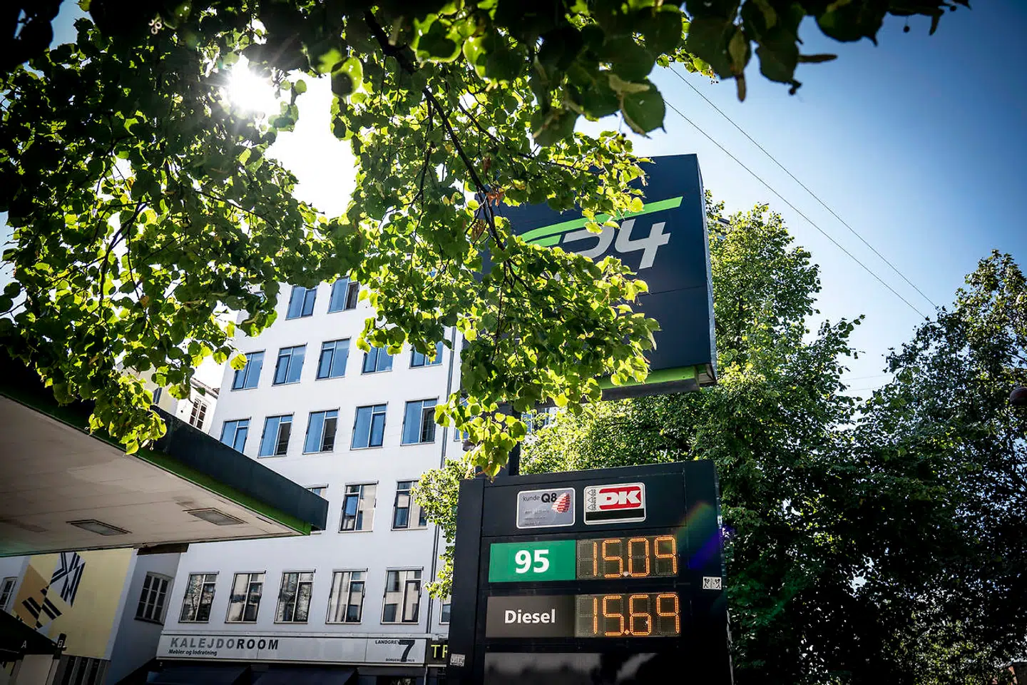 Diesel er blevet dyrere end benzin. Her ses priserne torsdag den 25. august 2022.