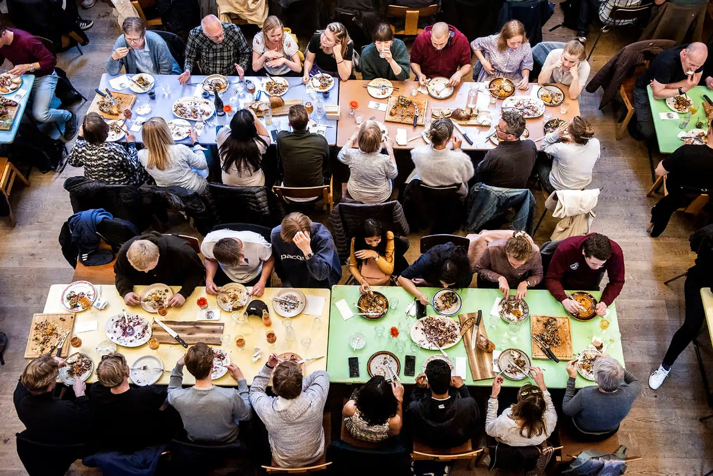 Der er lidt til en hver smag i Folkehuset Absalon, blandt andet fællesspisning.