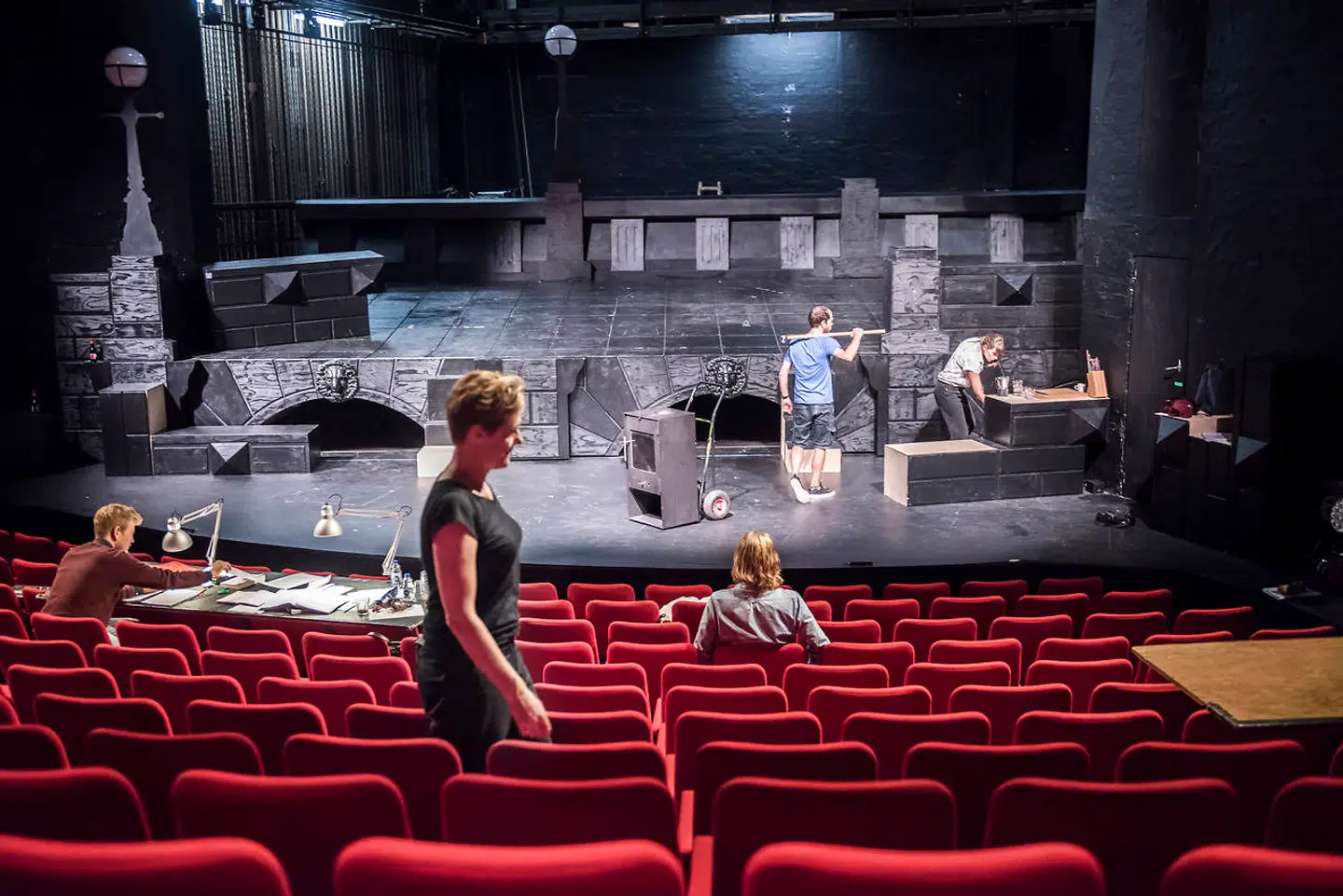 Teatret gør alt, det kan, for også at være noget for publikum uden for fast teatertid.