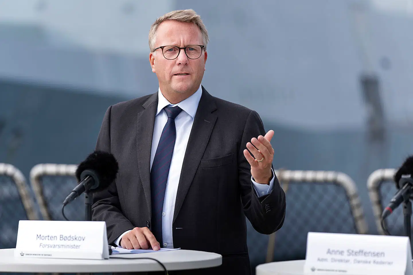 »Det lyder jo som en sandt eventyr, men ærlig talt. Det kniber allerede nu med at finde arbejdskraft, og beskæftigelsen har, som i øvrigt socialdemokraterne bryster sig af, aldrig været højere.«