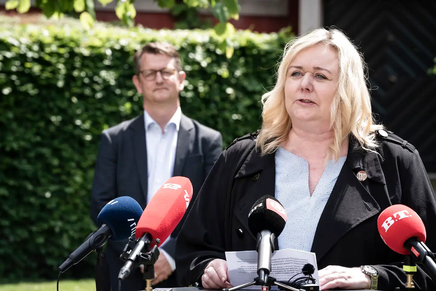 Hverken De Konservatives Mona Juul eller Venstres Torsten Schack Pedersen kan få øje på noget, der kræver en politisk reaktion, i den nylige konkurrencerapport om bankerne.