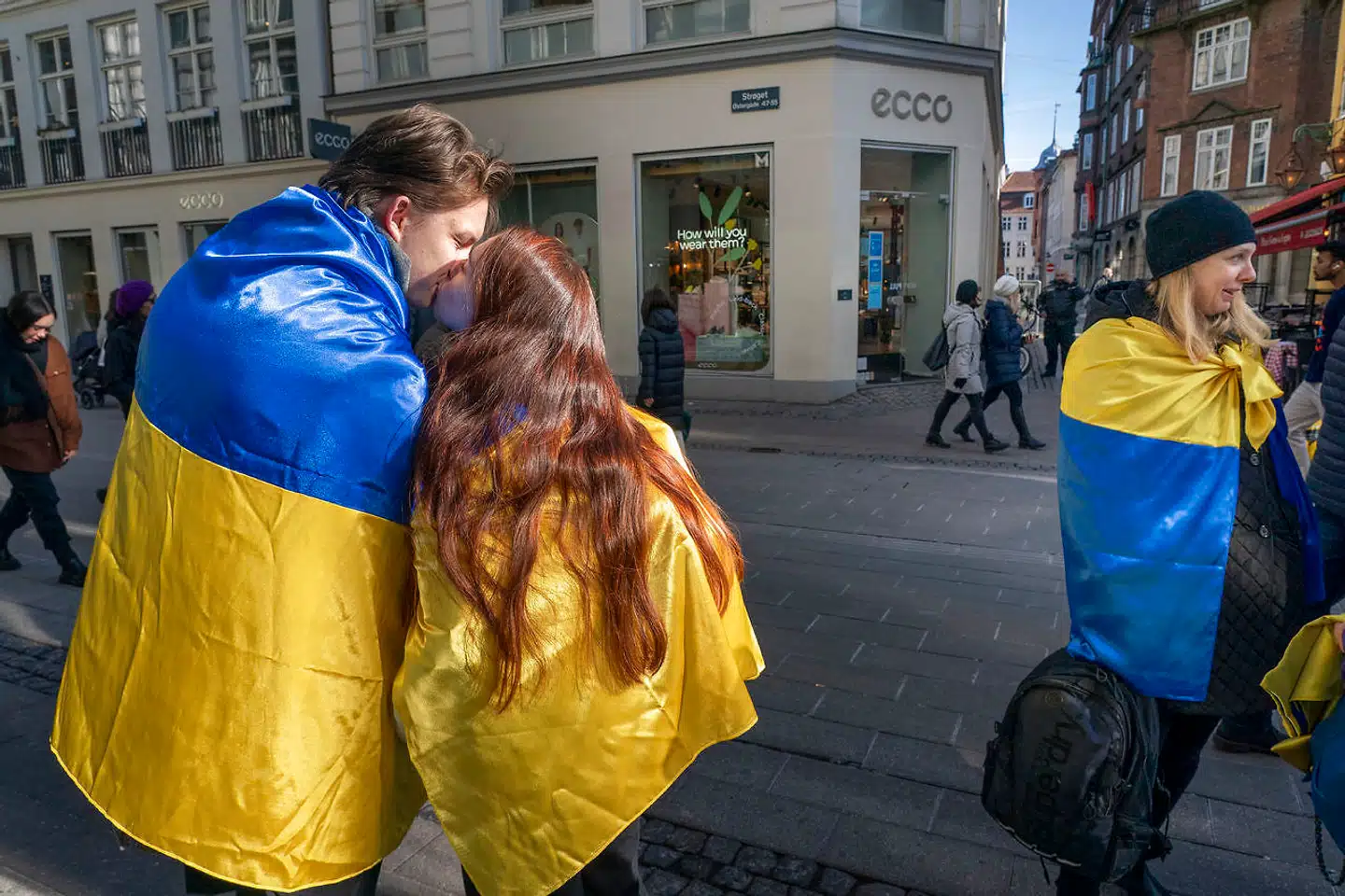Beslutningen om at blive i Rusland efter landets invasion af Ukraine har især ramt skofabrikanten ECCOs omdømme hårdt. Her demonstrerer sympatisører med Ukraine foran en ECCO-butik i København.