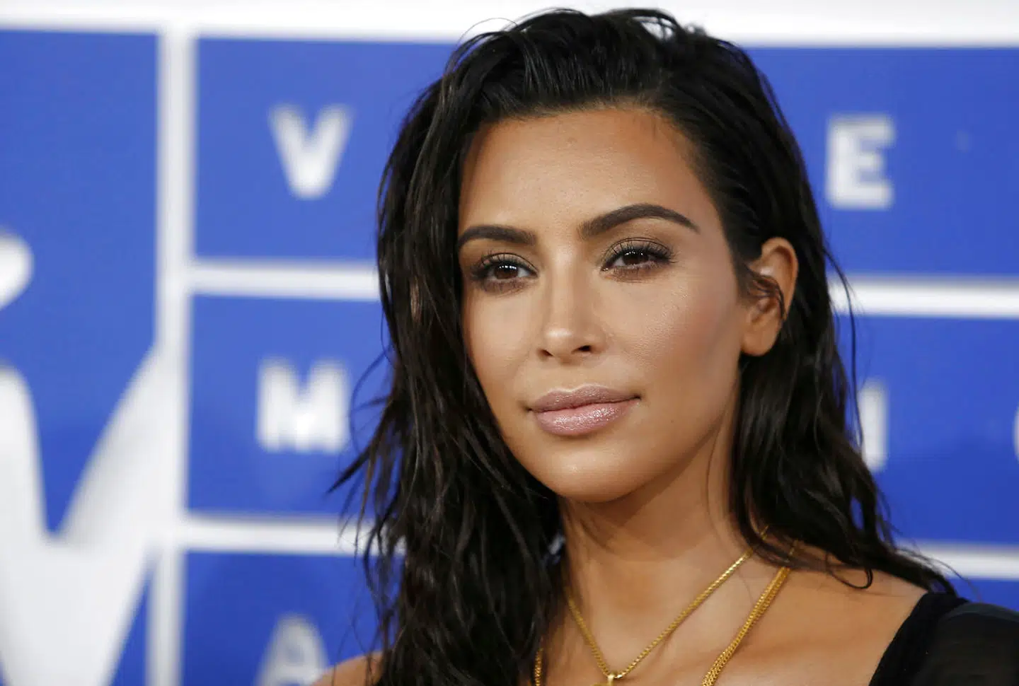 Kimberly Noel Kardashian, bedre kendt som Kim Kardashian, blev udsat for røveri i 2016 til modeuge i Paris. En oplevelse, som har traumatiseret hende, men tyven, Yunis Abbas, er ligeglad.