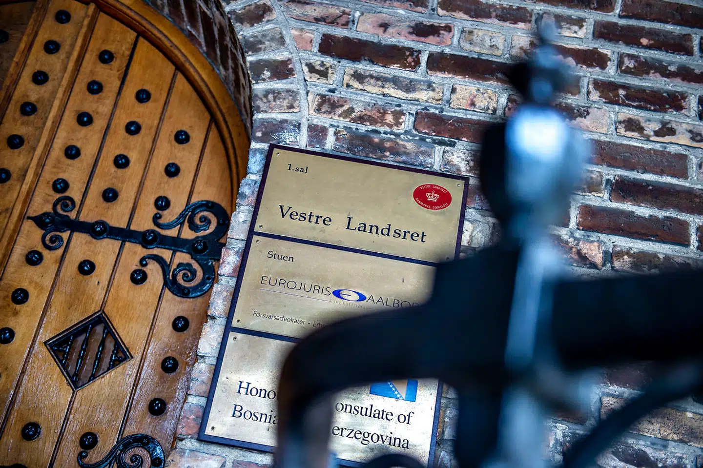 En kvinde på 23 år og en mand på 36 år er skyldige i at have røvet og dræbt en 45-årig mand i en lejlighed i det centrale Aalborg i april sidste år. Det har et enigt nævningeting ved Retten i Aalborg onsdag formiddag bestemt (arkivfoto).