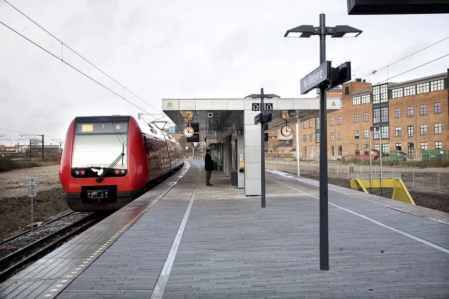 Ung mand kørt til skadestuen efter knivstikkeri (arkivfoto).