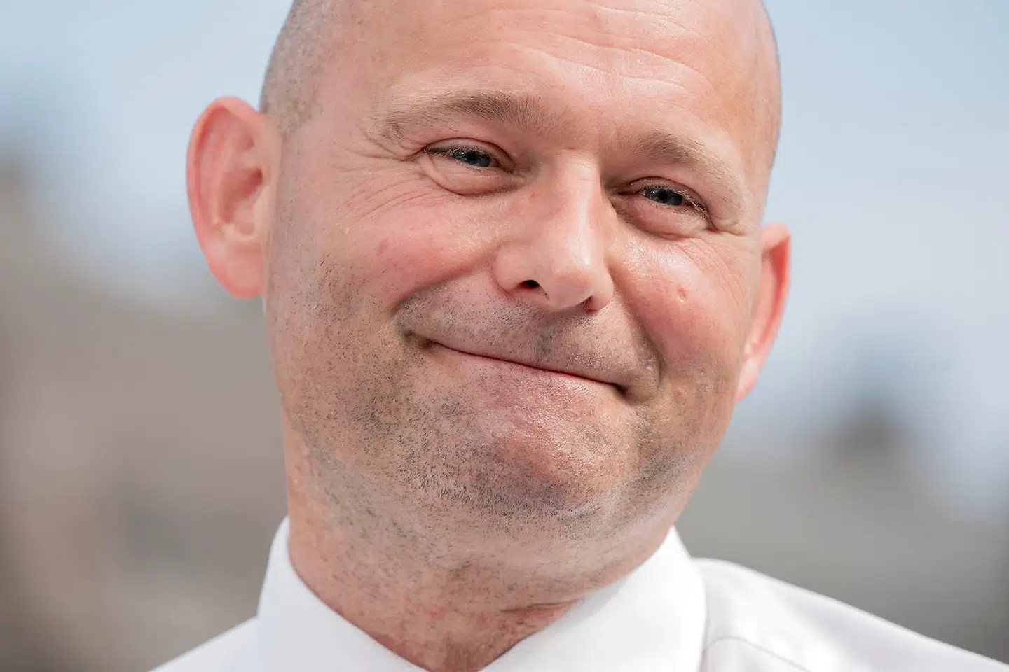 »Pape virker flink, er populær og vil forståeligt nok gerne være statsminister. Det vil imidlertid chokere mange, at hans netop fremlagte program er en rystende skæv bunke af nedskæringer i bunden og lettelser i toppen,« skriver Mogens Lykketoft.