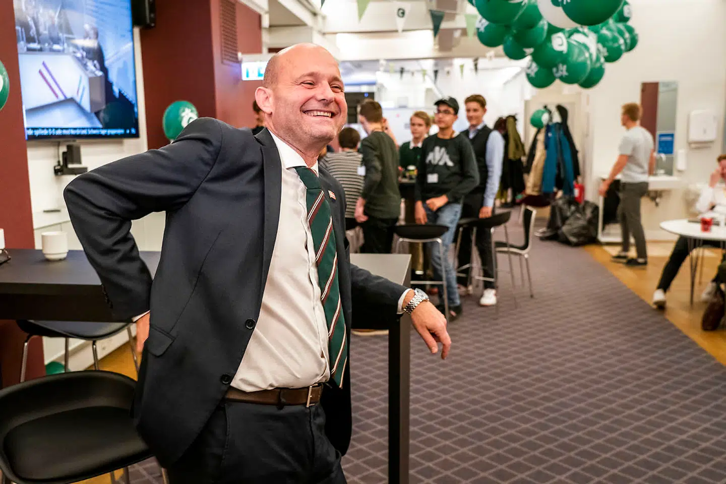 »Jeg har dog stadigvæk et enkelt spørgsmål: Hvis I kommer i regering igen, hvad forhindrer jer så i at gå tilbage til at mene og gøre det, som I mente og gjorde sidste gang, I var i regering?« spørger Martin Henriksen.