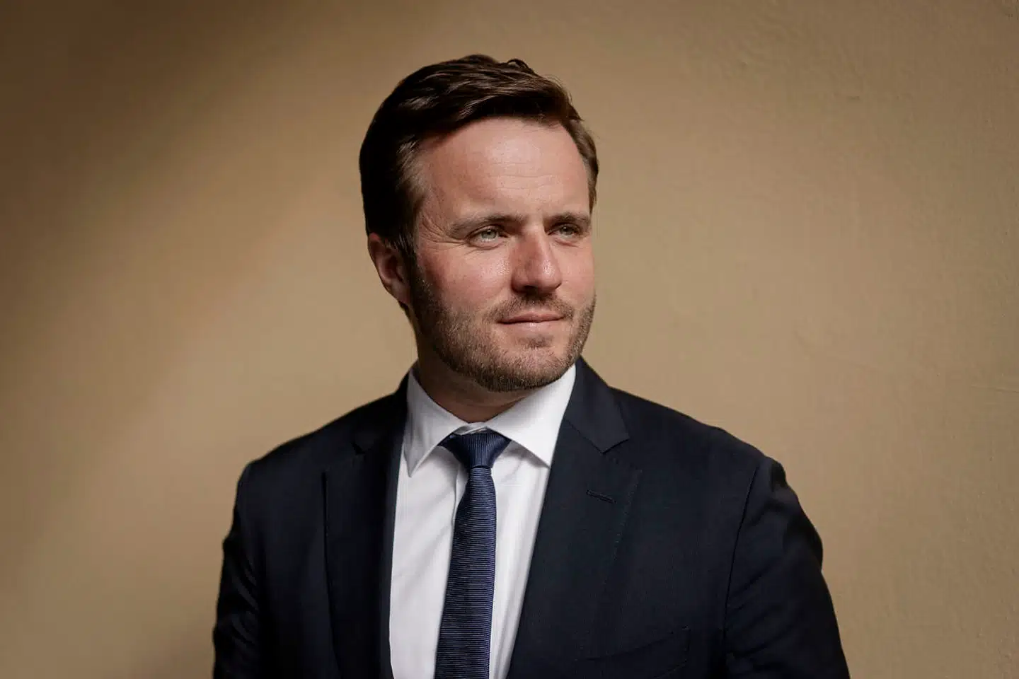 Erhvervsminister Simon Kollerup (S) møder både kritik og opbakning til sin vurdering af alvoren i ny konkurrencerapport om bankmarkedet.