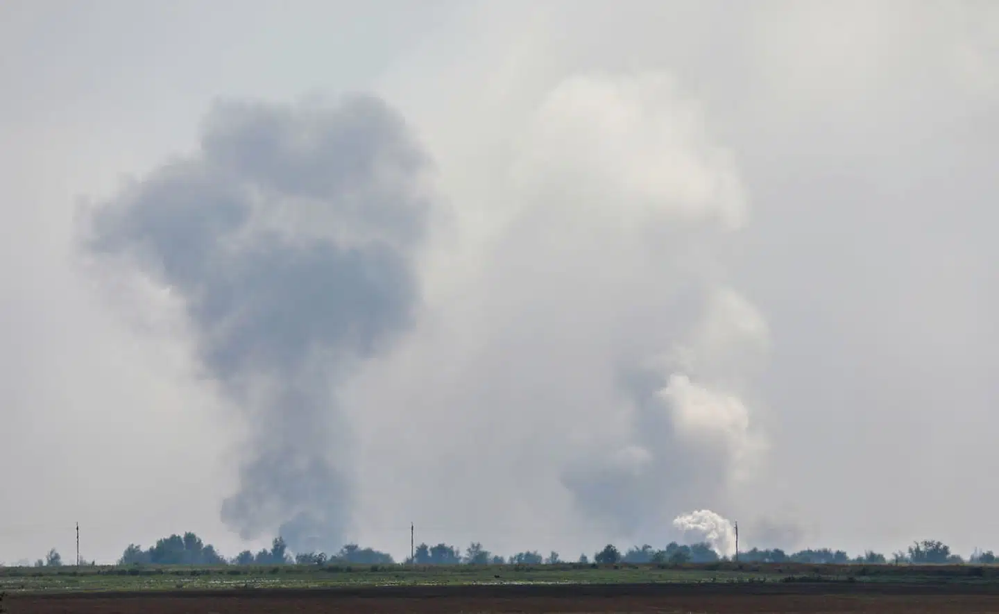 Røgen steg til vejrs fra det russiske våbendepot på Krim, som tirsdag i sidste uge blev ramt af en eksplosion.
