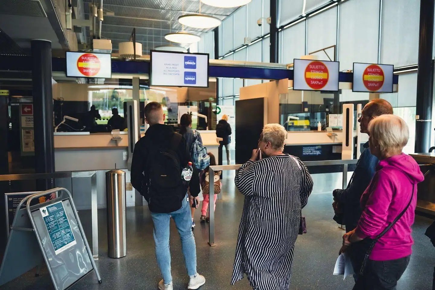 »Finnerne gider kort sagt hverken høre på, se eller hjælpe dette barbariske folk med at nyde livet på andres bekostning. Så finnerne er nu ved at lukke ned for turistvisa til russere og viser dermed, hvad der er den moralsk bæredygtige holdning i den nuværende situation,« skriver Ditlev Tamm.