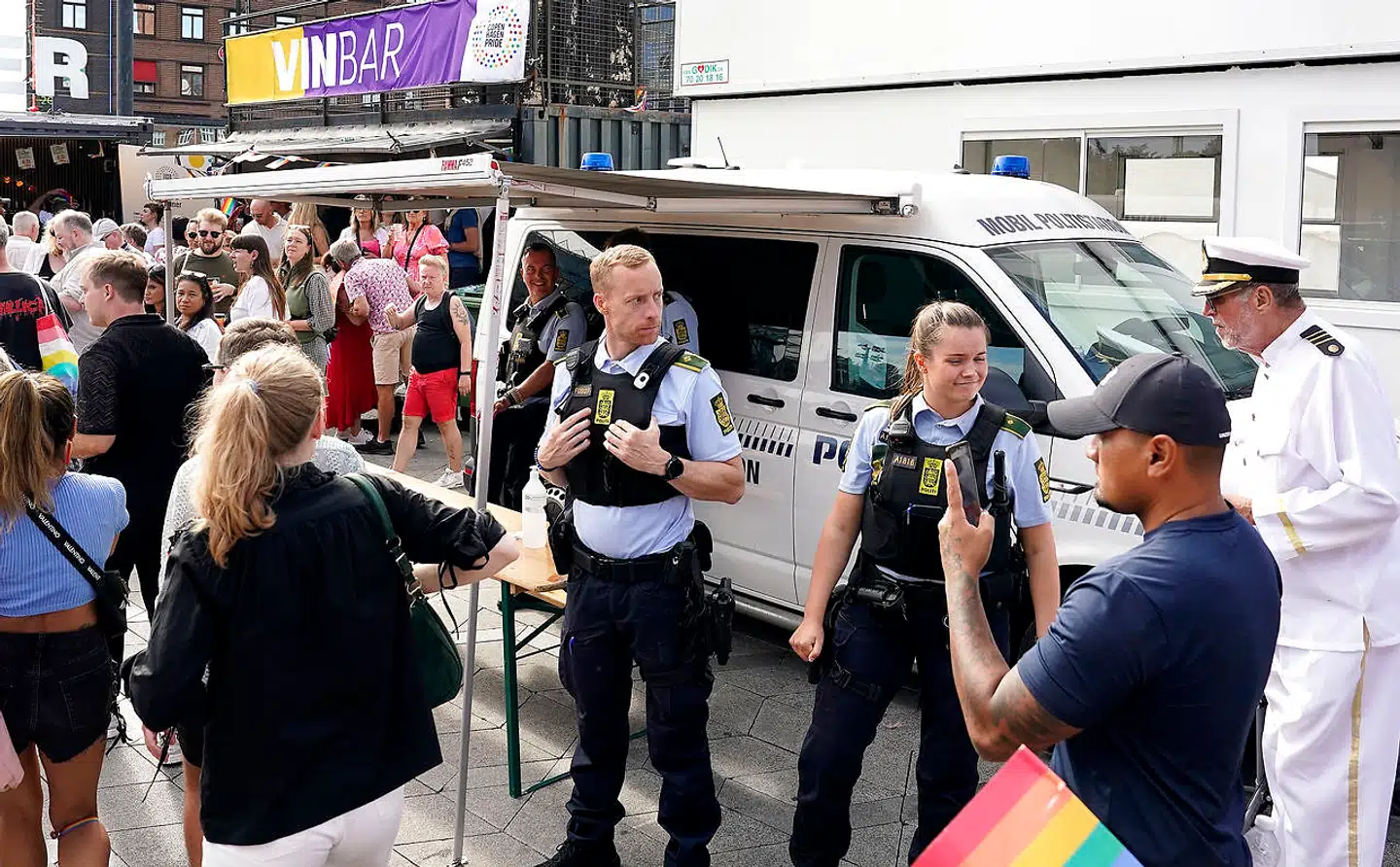 Politiets mobile politistation på Rådhuspladsen under Copenhagen Pride Parade 2022 i København, lørdag den 20. august 2022.