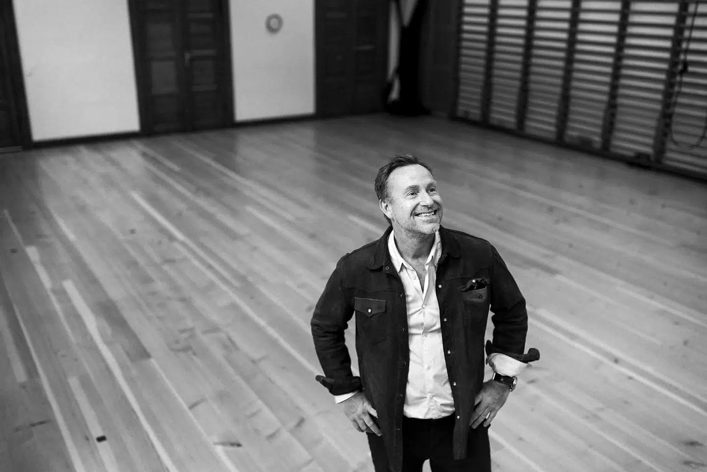 Adam Price bliver begejstret, da han træder ind i gymnastiksalen på sin gamle skole Ingrid Jespersen på Østerbro. Her gik han fra børnehaveklassen, indtil han blev student. Dengang havde de unge musikanter på skolen »virkelig talent«.