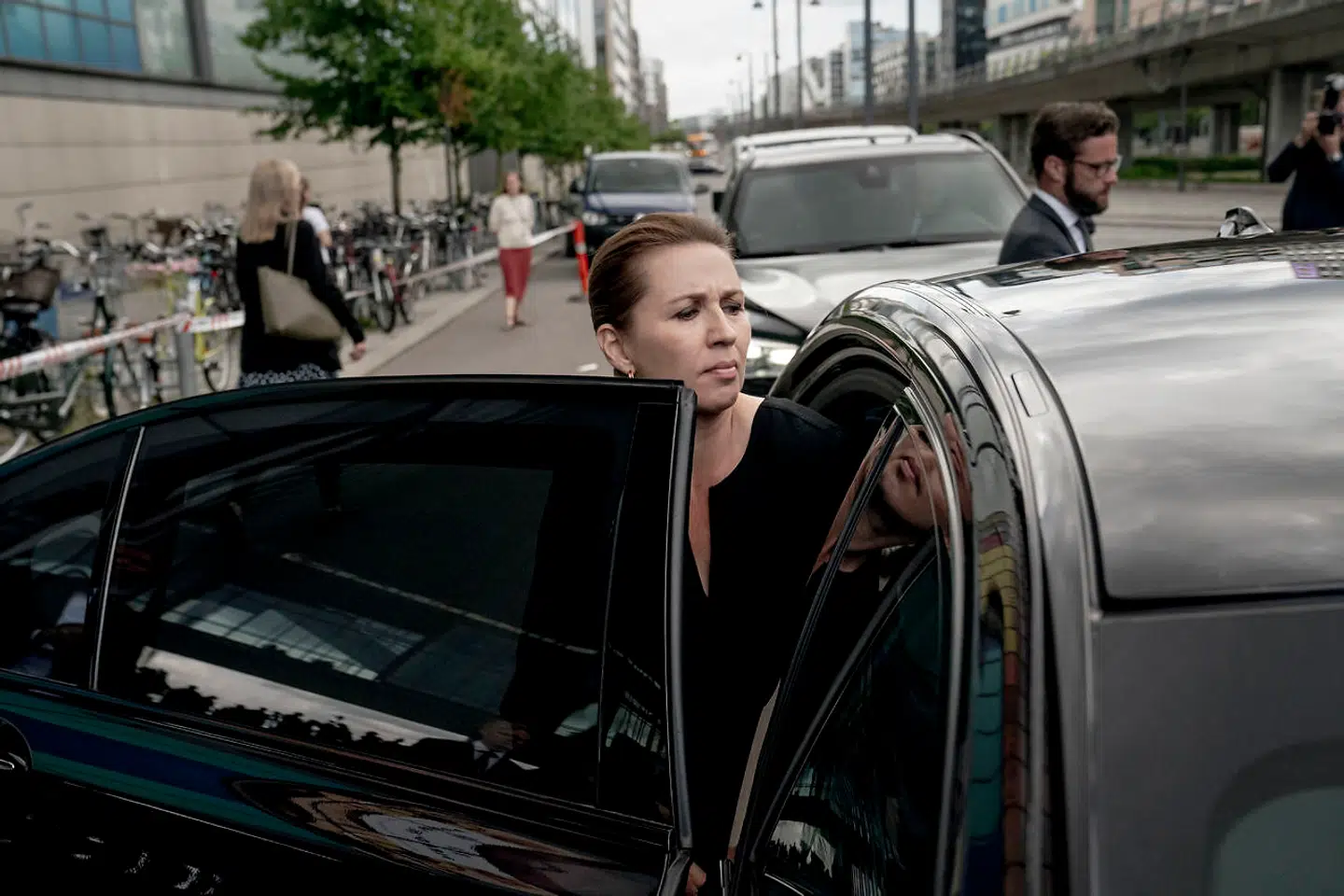 Tre blev dræbt efter et skyderi i indkøbscenteret Field's i Ørestad. Statsminister Mette Frederiksen (S) mødte op for at vise deres deltagelse.