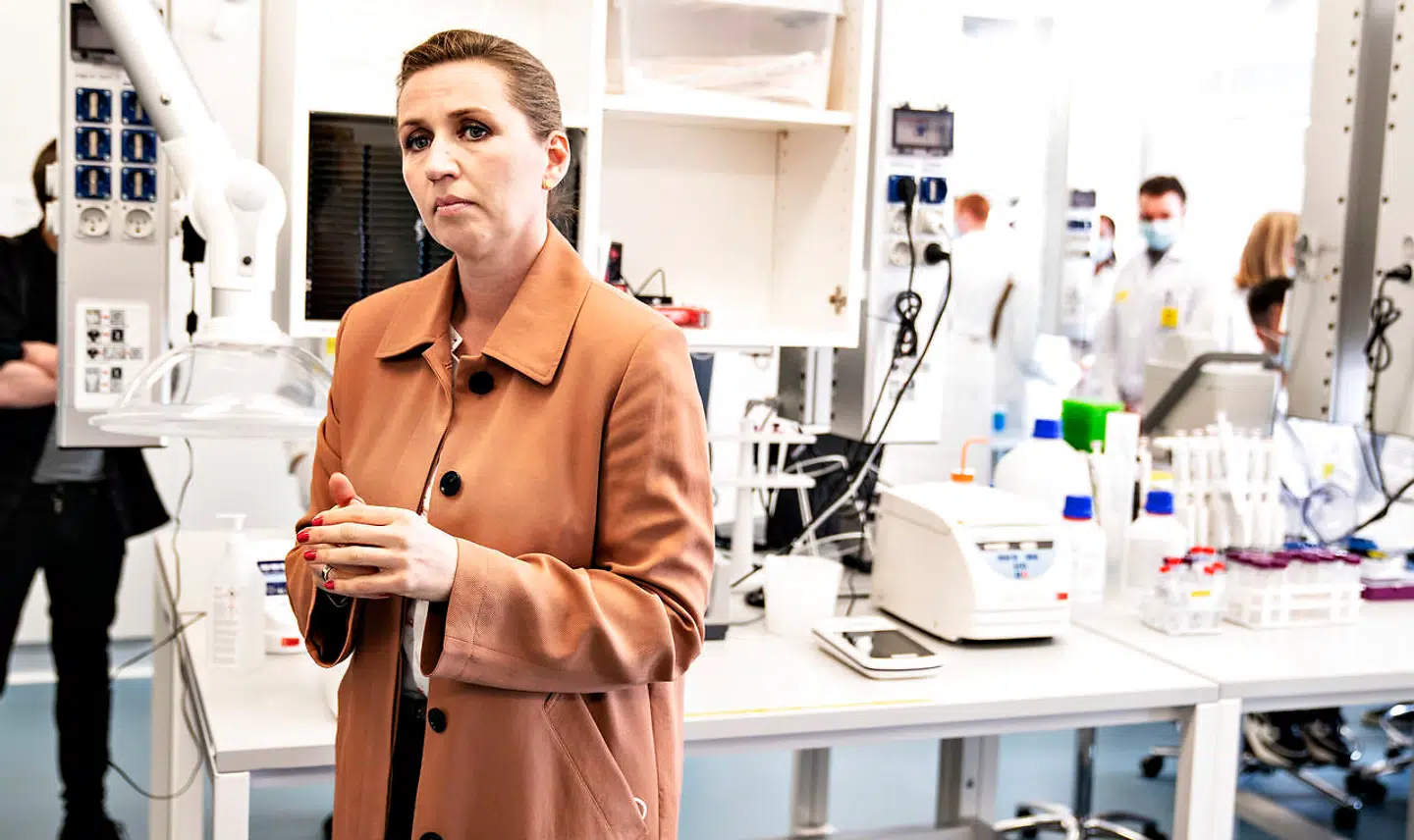 Statsminister Mette Frederiksen (S) har fået stor anerkendelse for sin resolutte nedlukning af Danmark i marts 2020.