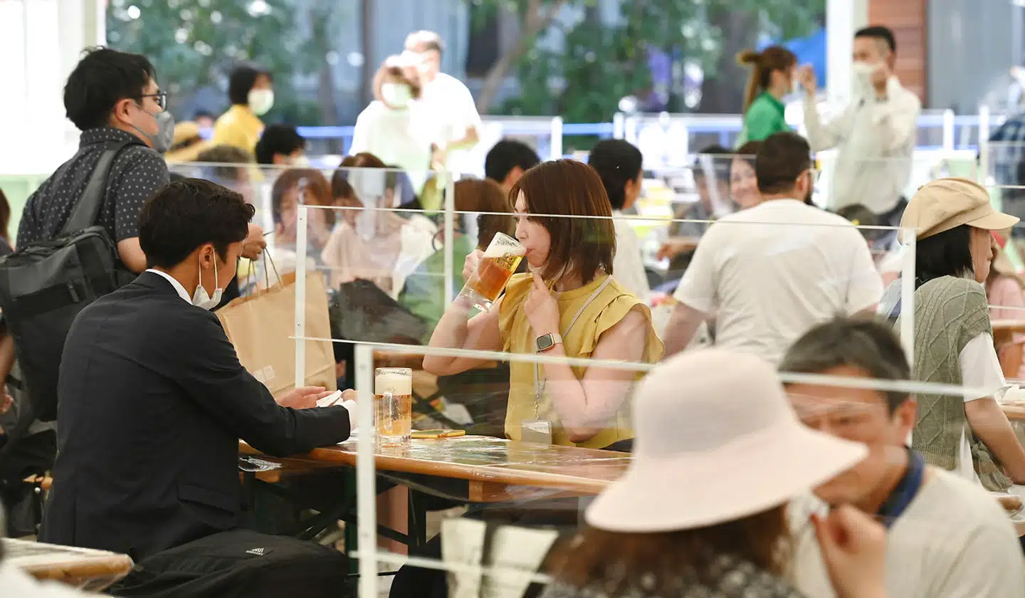 Japan opfordrer i en ny kampagne landets unge til at drikke mere for at sætte skub i økonomien.